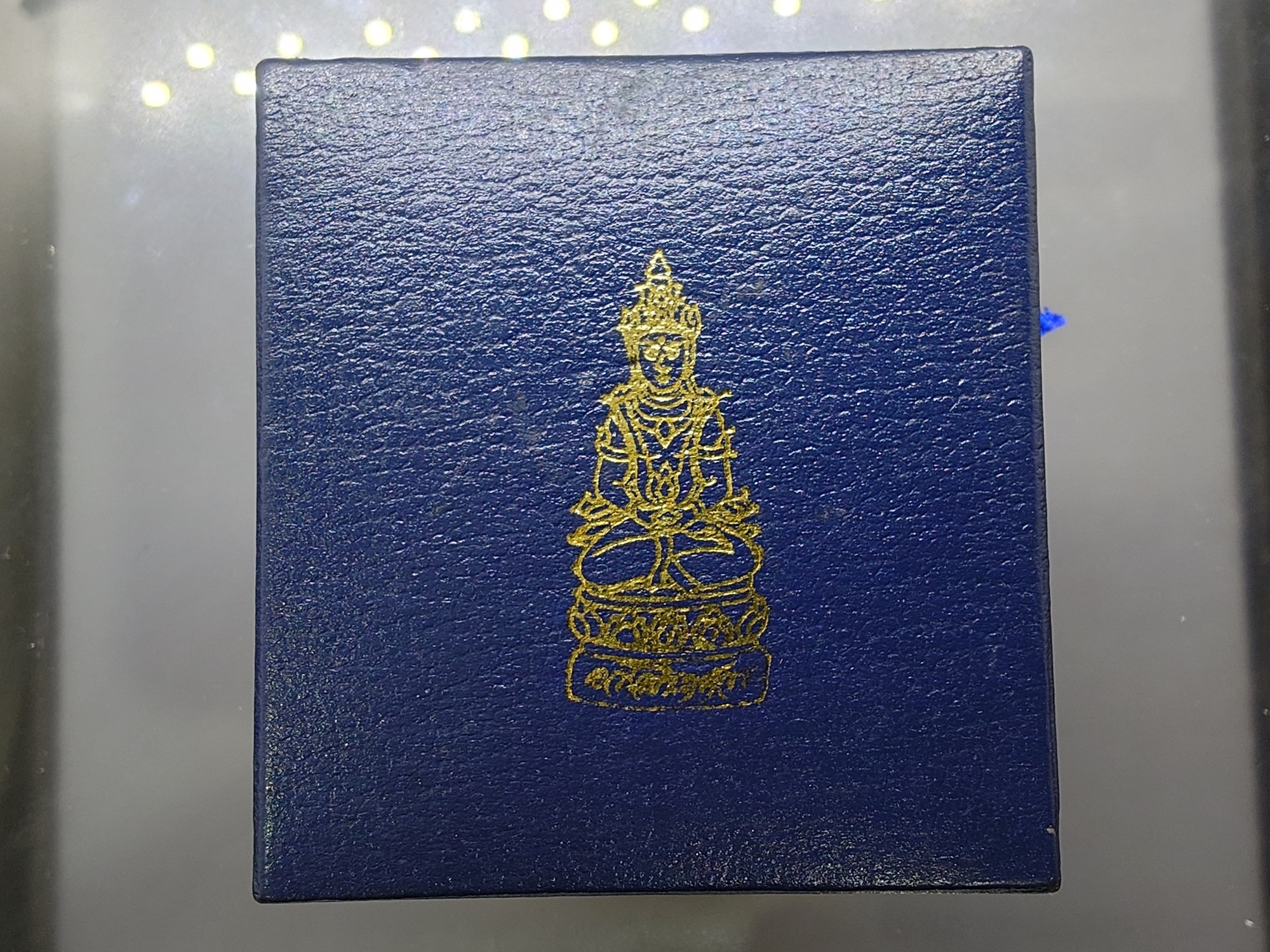 เหรียญอวโลกิเตศวร อุดมโภคทรัพย์ เนื้อเงินลงยา อนุสรณ์มรณภาพ 10 ปี พระโพธิ์แจ้งมหาเถระ ปฐมเจ้าอาวาส วัดโพธิ์แมนคุณาราม ปี2539 พร้อมกล่องเดิม