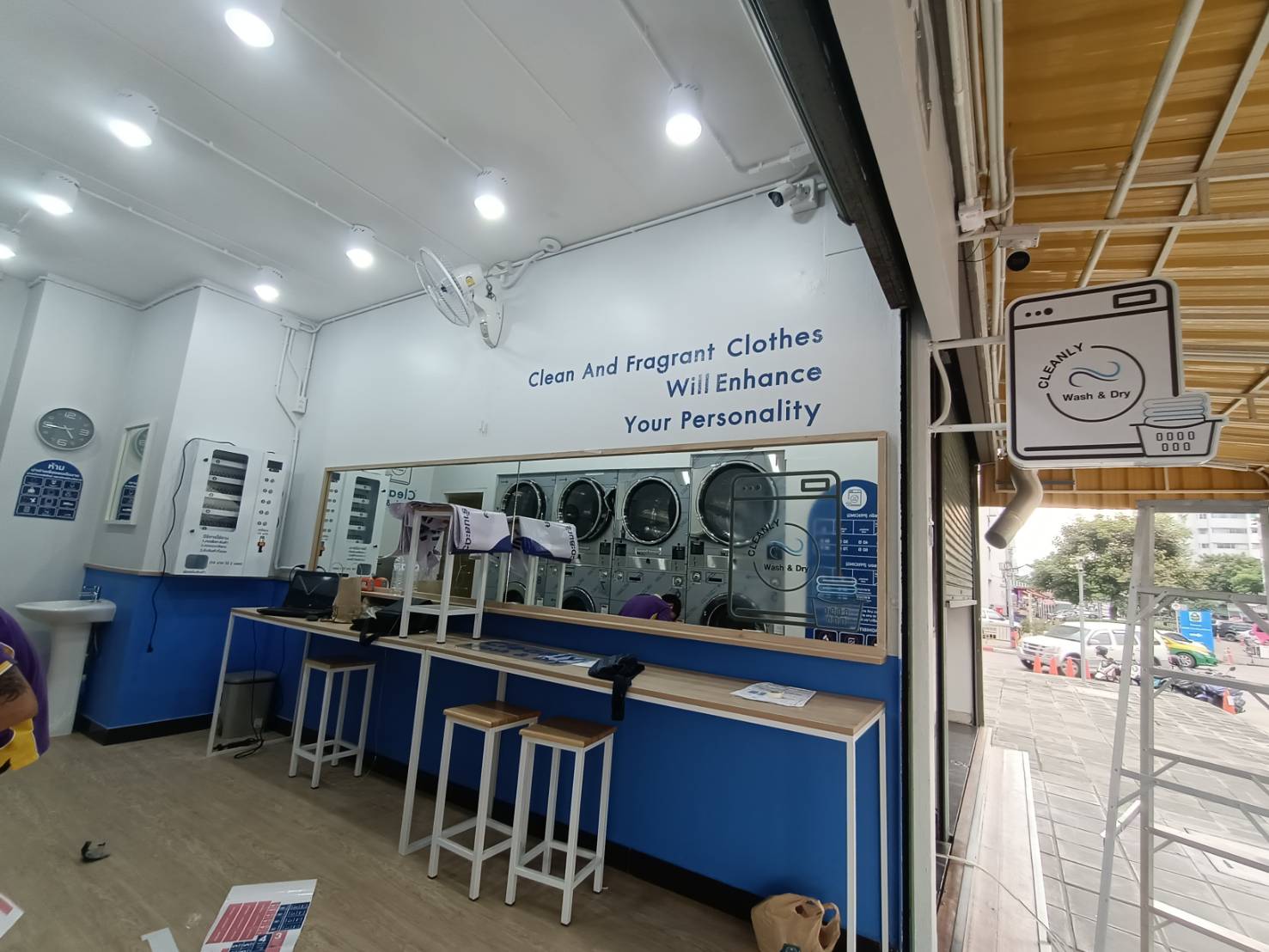 ป้ายตู้ไฟขายื่น ร้านซักผ้า