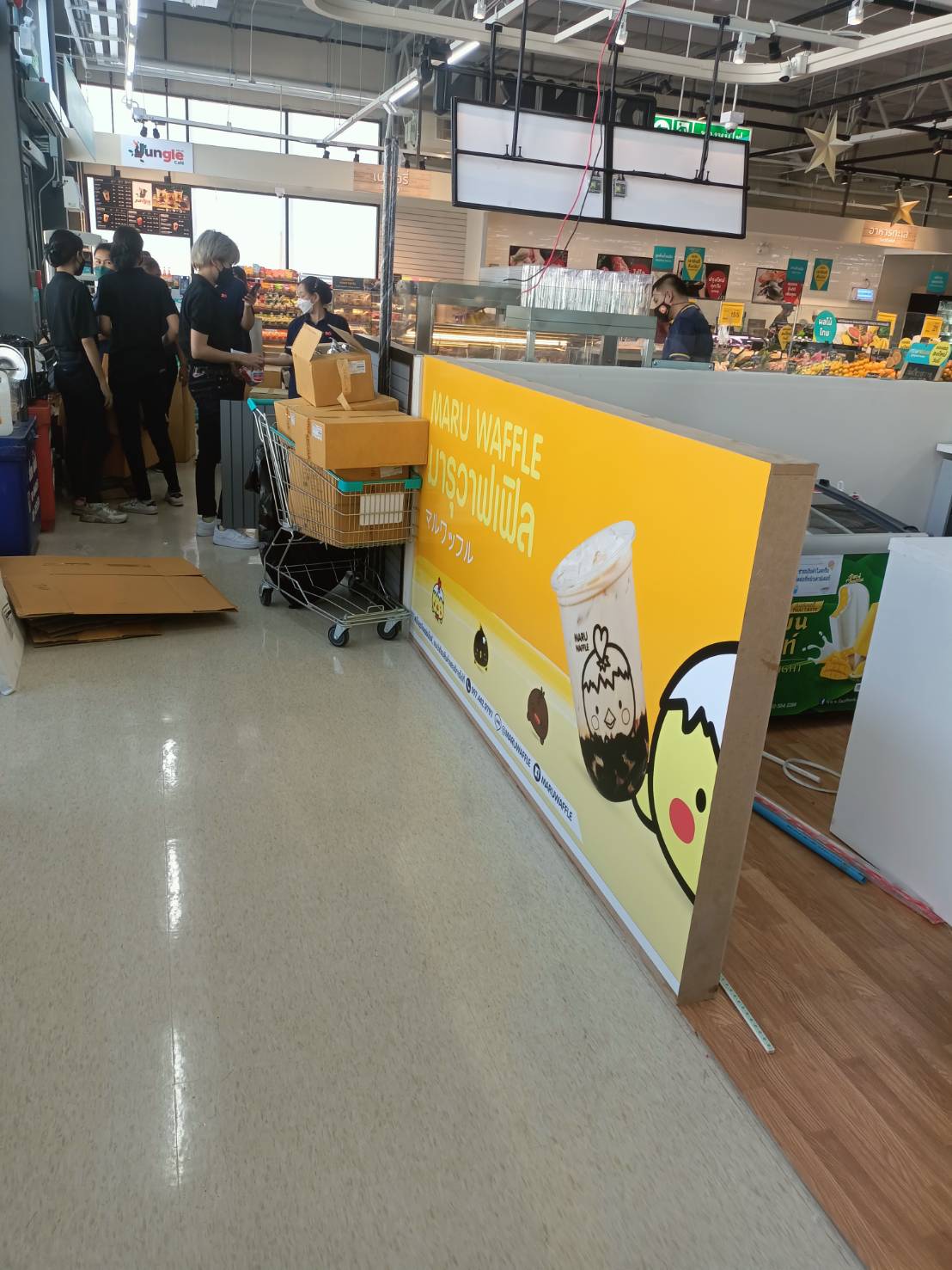 ป้ายสติกเกอร์ตกแต่งบูทร้านอาหารของหวาน งานMARU WAFFLE