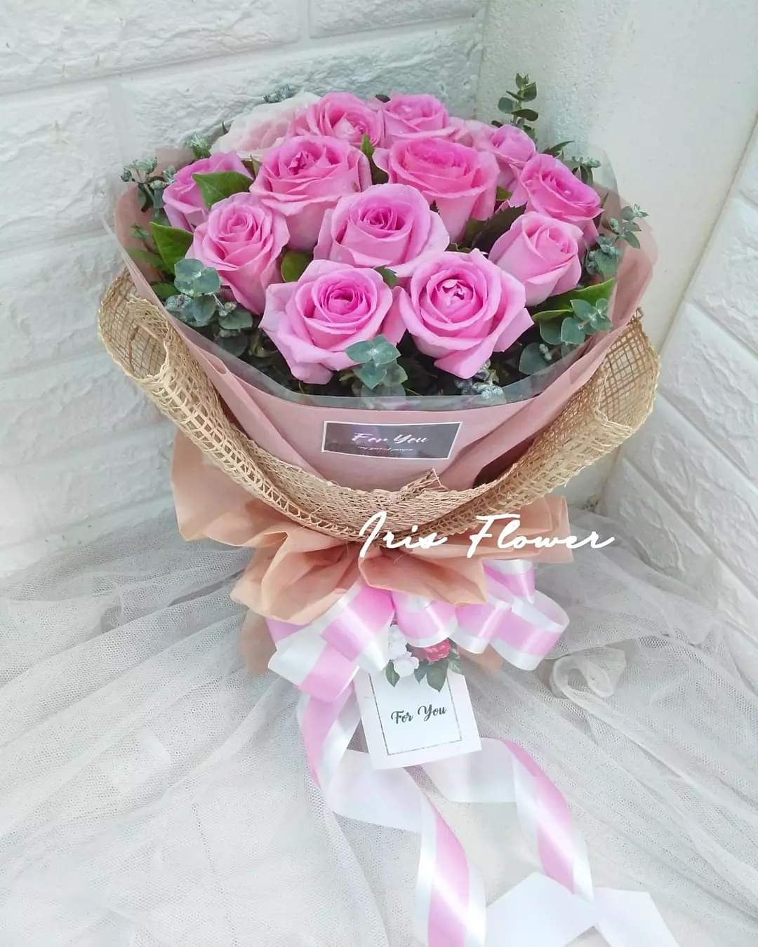 ช่อดอกกุหลาบสีชมพู