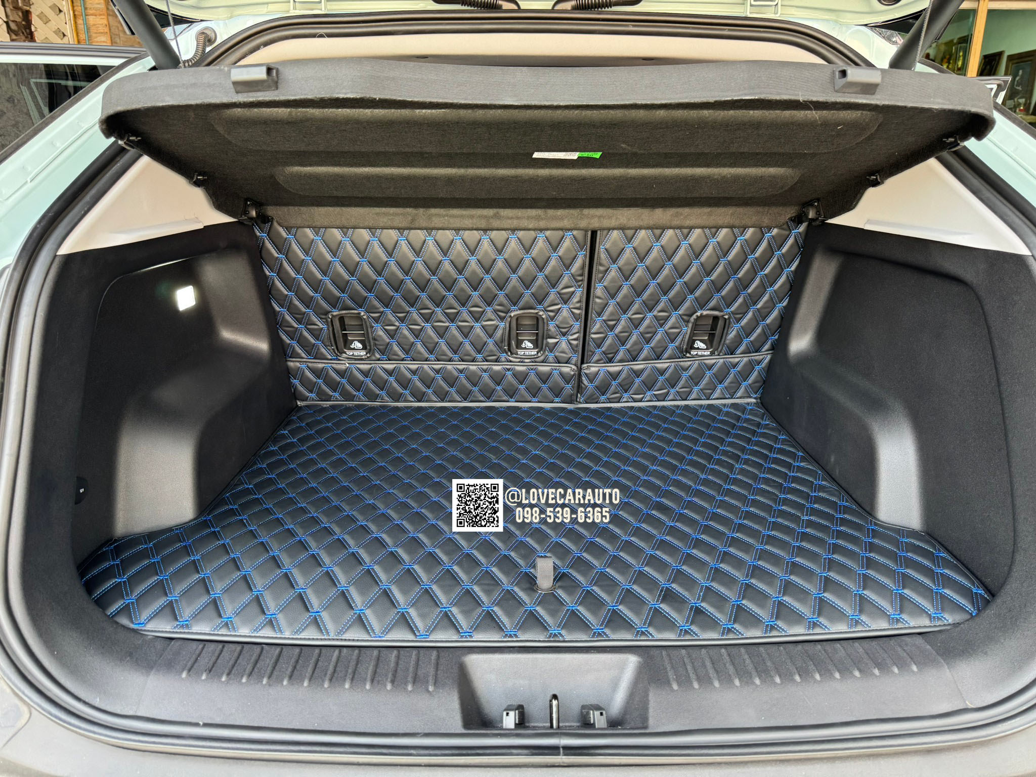 พรมปูพื้นรถยนต์ 6D Omoda C5 2024 สีดำด้ายน้ำเงิน