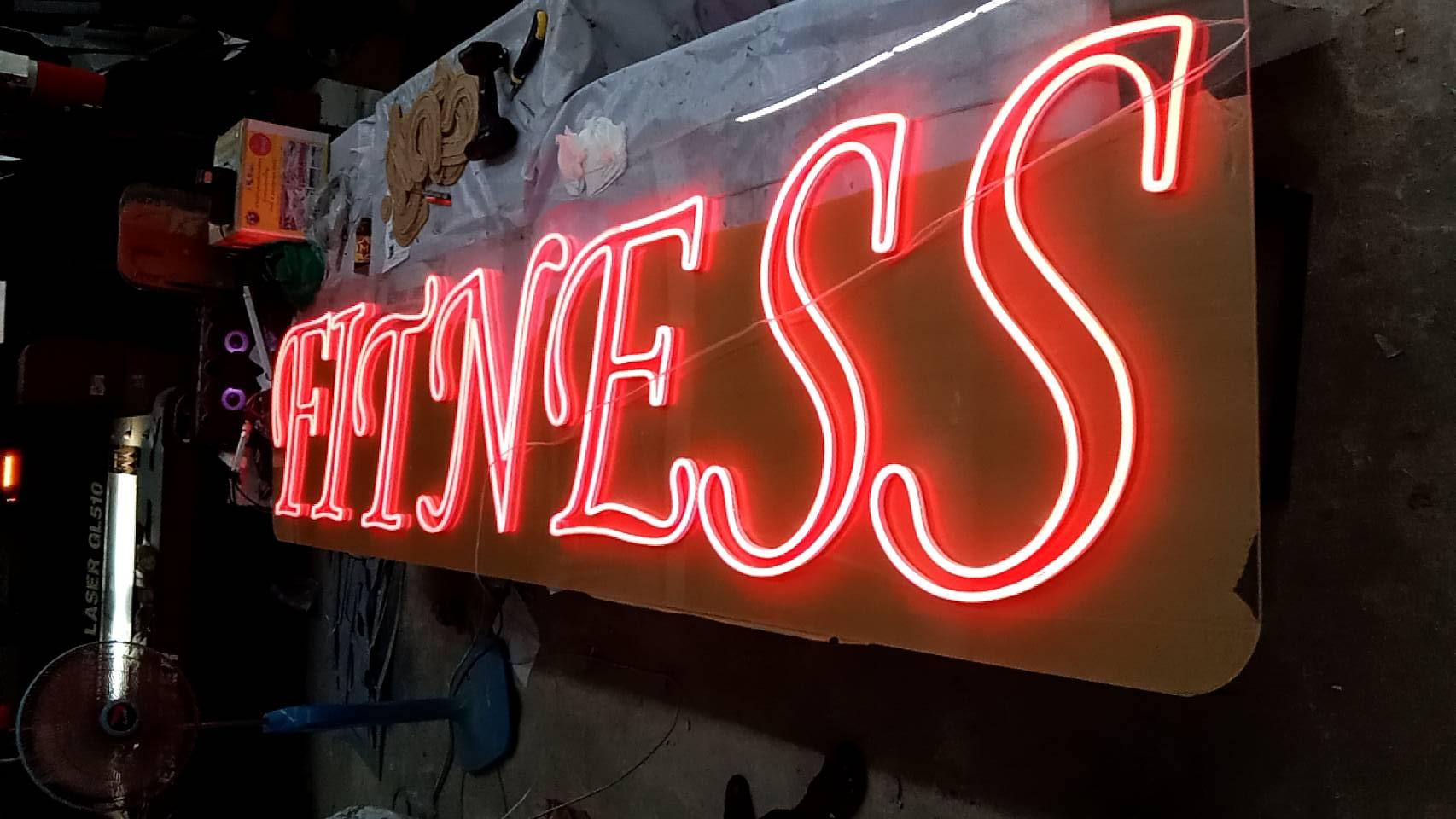 รับทำป้ายไฟนีออน ป้ายไฟFITNESS