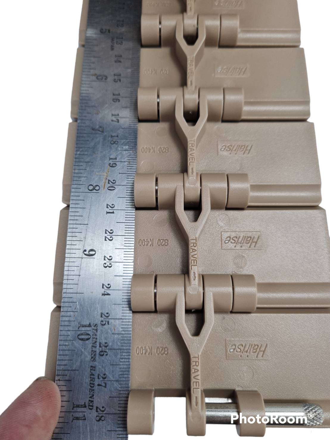 820-K400 Straight Top chain width 101.6 mm Pitch 38.1mm POM material Brow color สายพานลำเลียง(Conveyer) ขวดในโรงงานอุตสาหกรรมเป่าขวดหรือโรงงานผลิตน้ำ