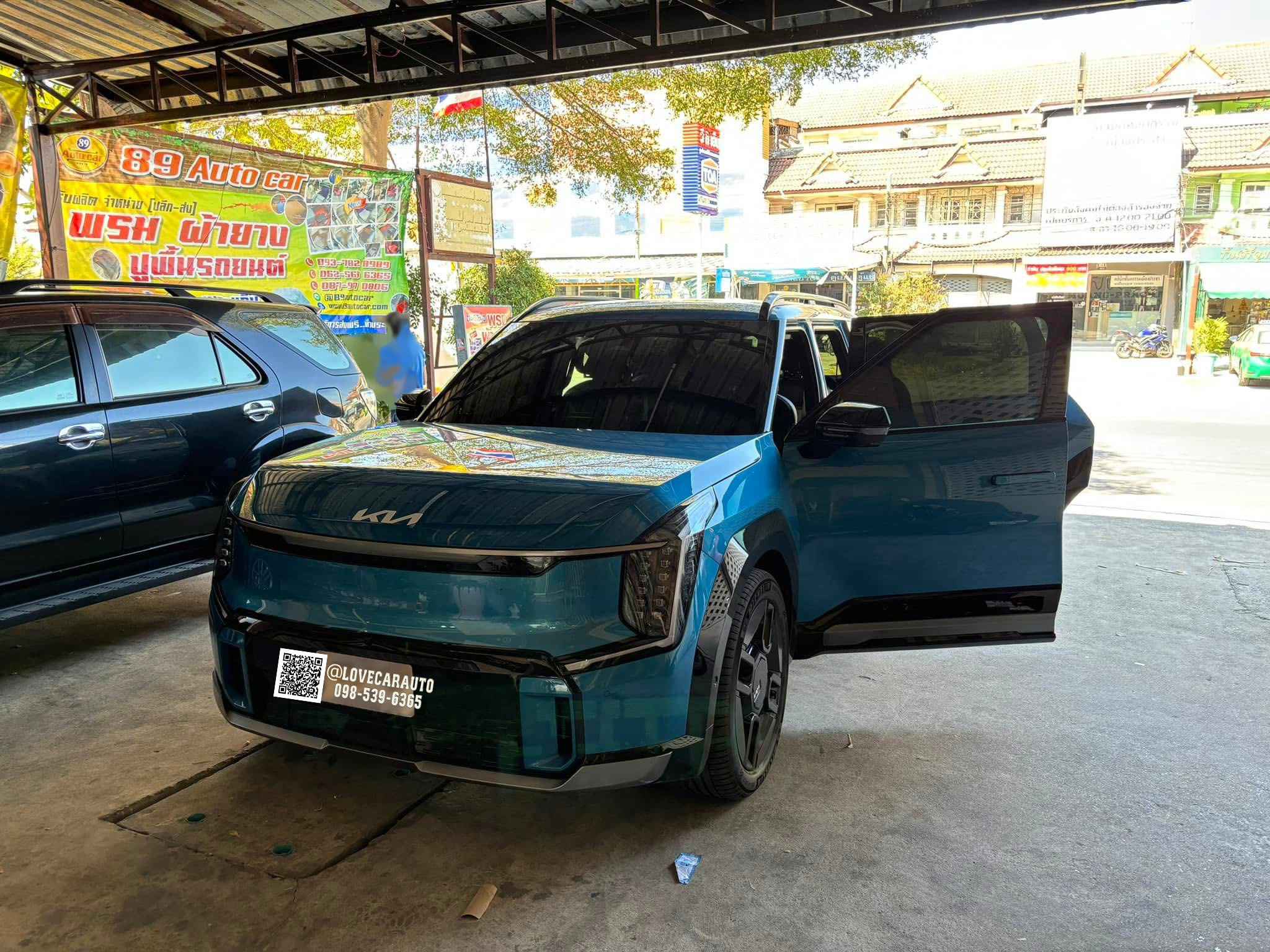 พรมดักฝุ่นรถยนต์ Kia EV9 ไวนิลสีน้ำตาล