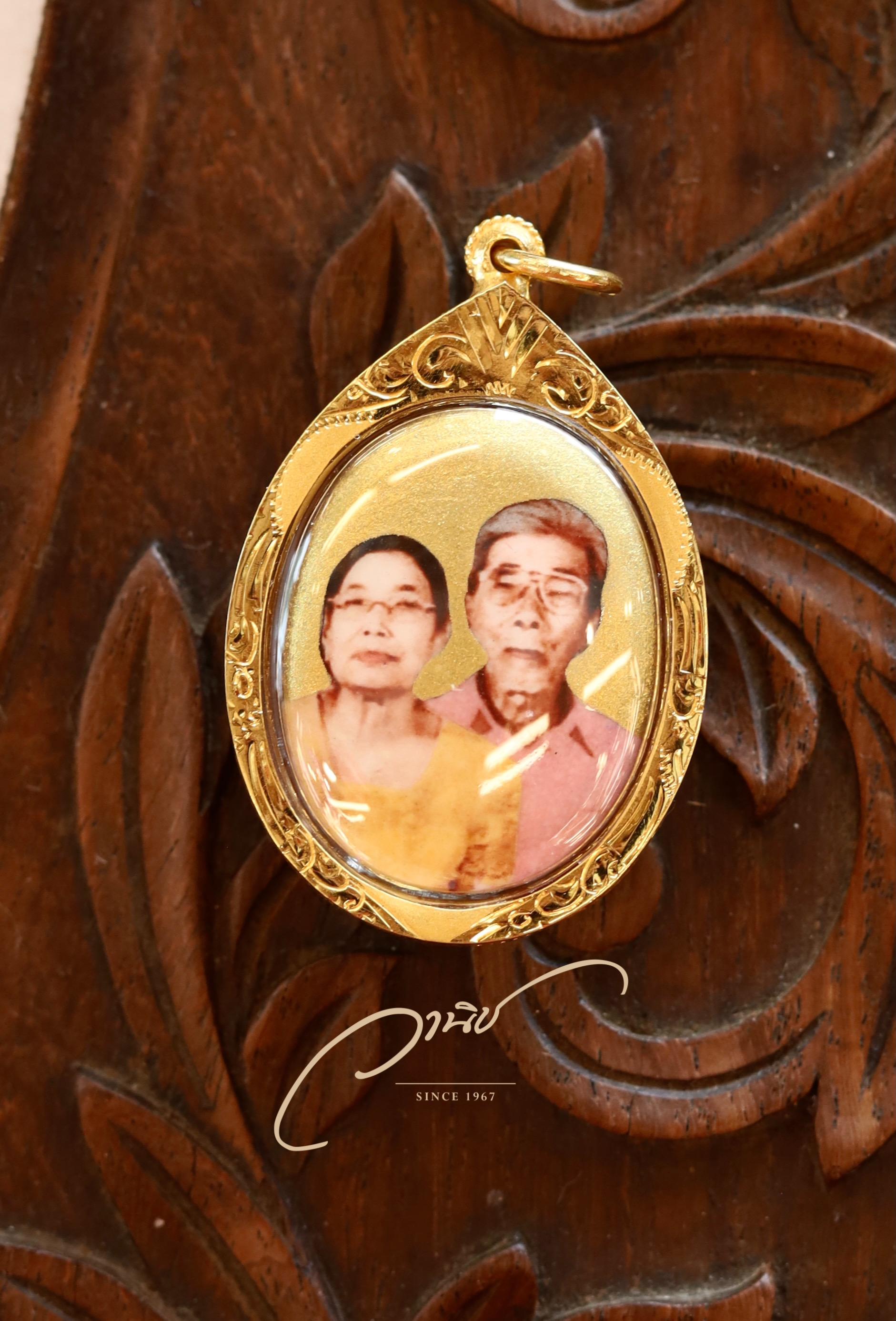 ล็อกเก็ต 2 หน้า เลี่ยมกรอบทองคำแท้ By WANICH JEWELRY