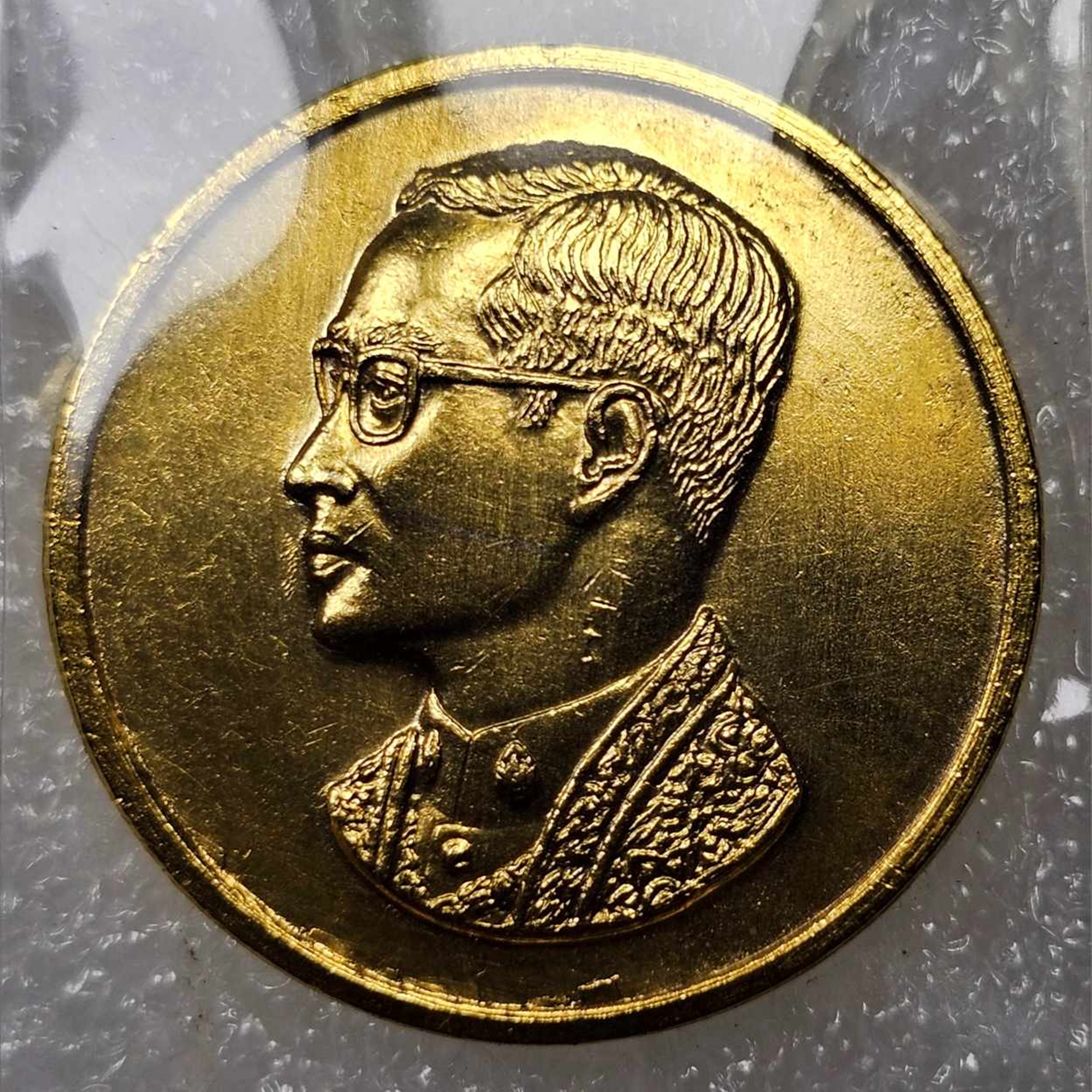 เหรียญที่ระลึก คุ้มเกล้า เนื้อ นวะกาหลั่ยทอง(ชุดแจก กรรมการ) พ.ศ. 2522 สภาพสวยเดิม