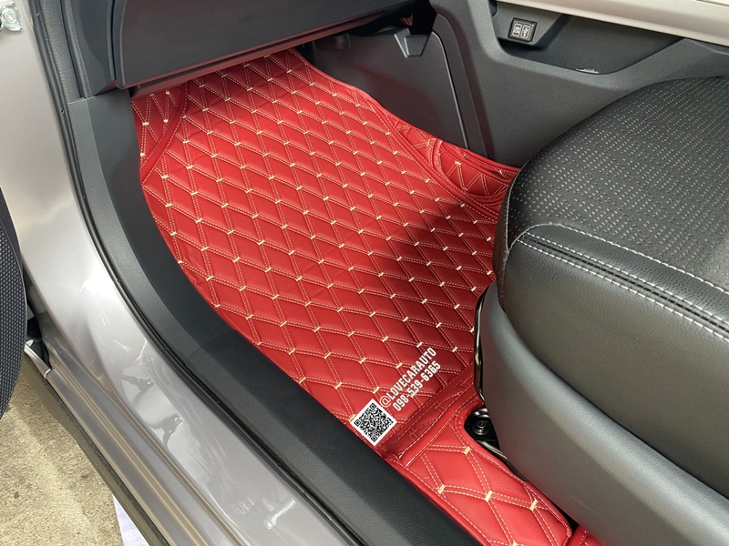 พรมปูพื้นรถยนต์ Toyota Veloz 2023 VVIP ด้ายคู่สีแดงไวน์ด้ายทอง