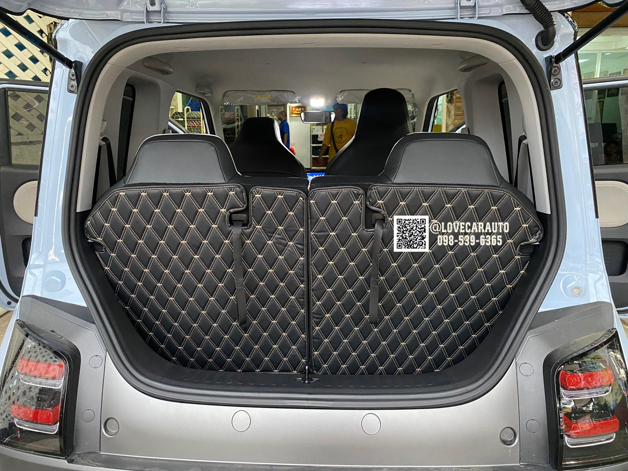 พรมปูพื้นรถยนต์ 6D Wuling Air EV ดำทอง