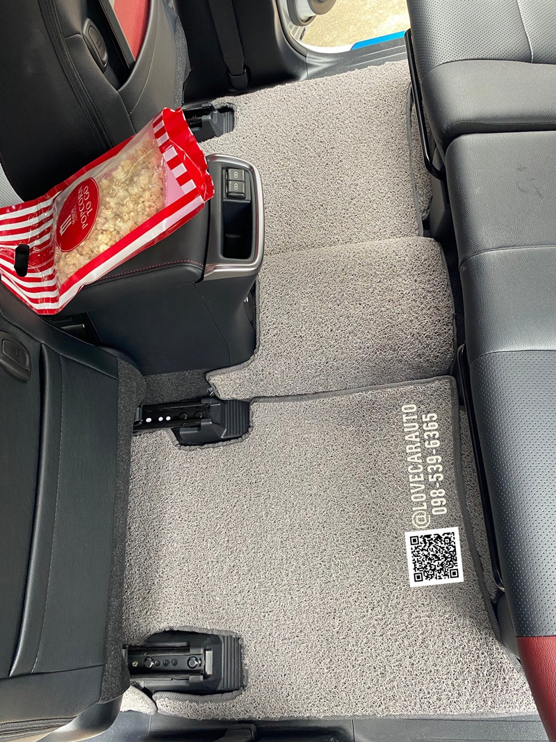 พรมดักฝุ่นToyota Fortuner 2023 สีเทาขอบเทา