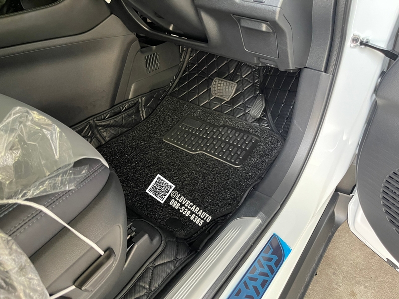 พรมปูพื้นรถยนต์ 7D Toyota Yaris cross 2023 เคฟล่าสีดำด้ายดำ +ไวนิลดำ