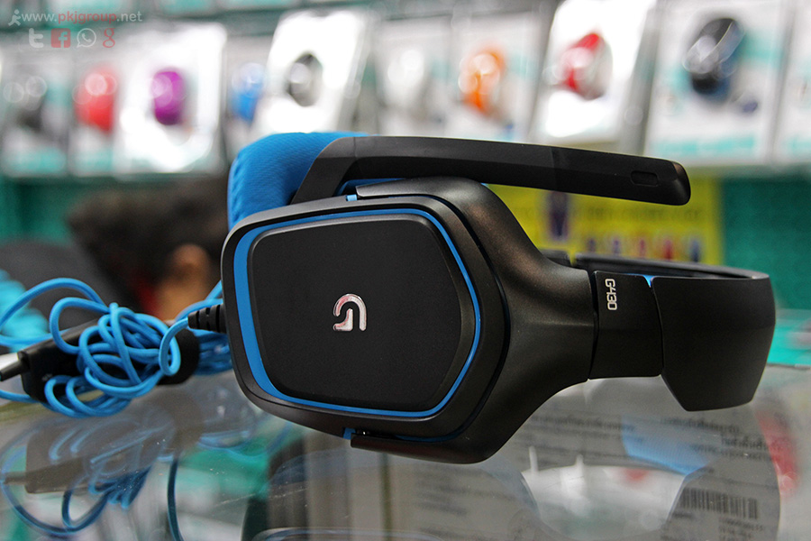 นี้ครับผม Logitech G430 ของจริง จัดว่าเป็นฟังที่มีรูปทรงที่น่าใช้มากเลยนะครับ ดูดีพอสมควรเลย วัสดุดูมีความคงทนและแข็งแรง ผิวสัมผัสเป็นผิวแบบด้านนะครับ เป็นดำด้านตัดกับสีฟ้า 