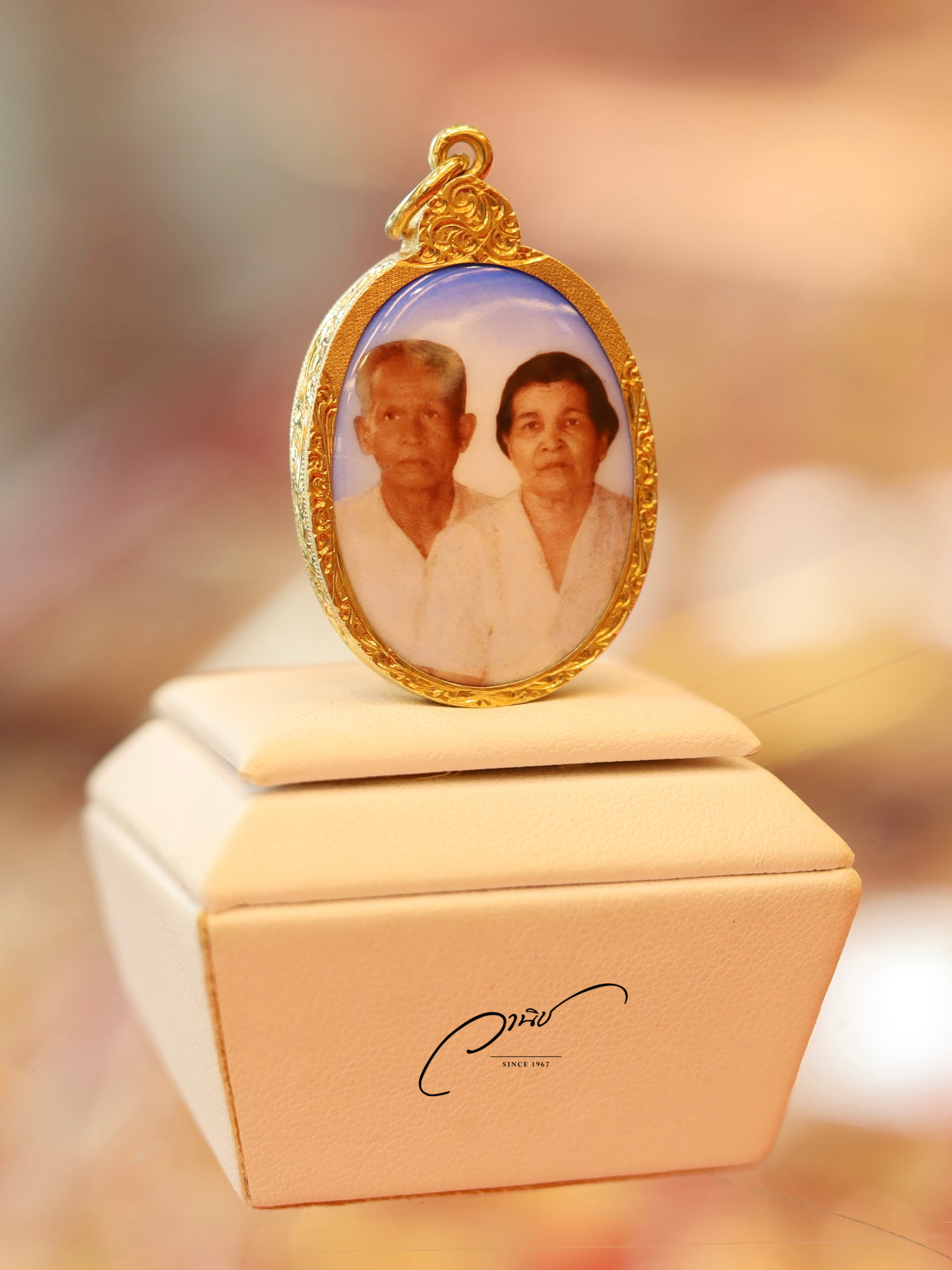 ล็อกเก็ตรูปพ่อแม่ เลี่ยมกรอบทองคำแท้ งานสวยพรีเมี่ยม