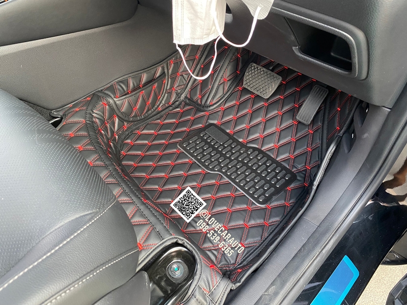 พรมปูพื้นรถยนต์ VVIP ด้ายคู่ Honda HRV 2023 สีดำด้ายแดง