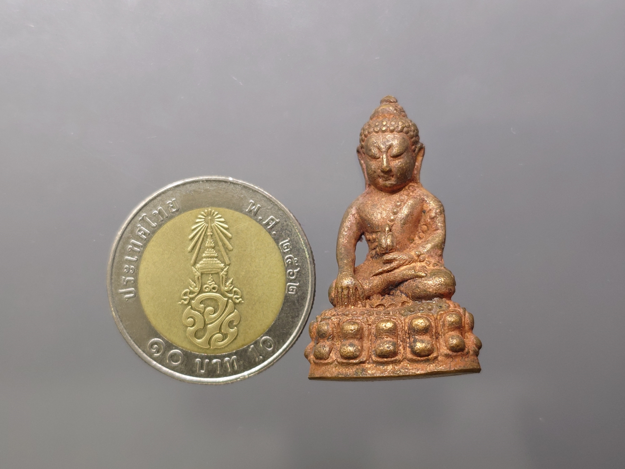 พระกริ่งมงคลประเทศ เนื้อทองแดงโบราณ พิธีมหาพุทธาภิเษก วัดมหาธาตุวรมหาวิหาร จ.นครศรีธรรมราช ปี2553 พร้อมกล่องเดิม