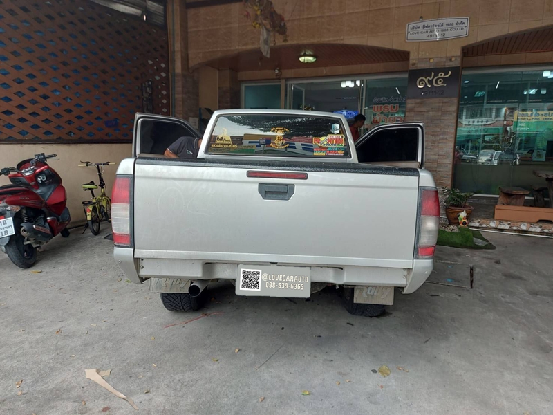 พรมปูพื้นรถยนต์ nissan frontier cab ดัดแปลง พรมvvip สีน้ำตาลเข้ม