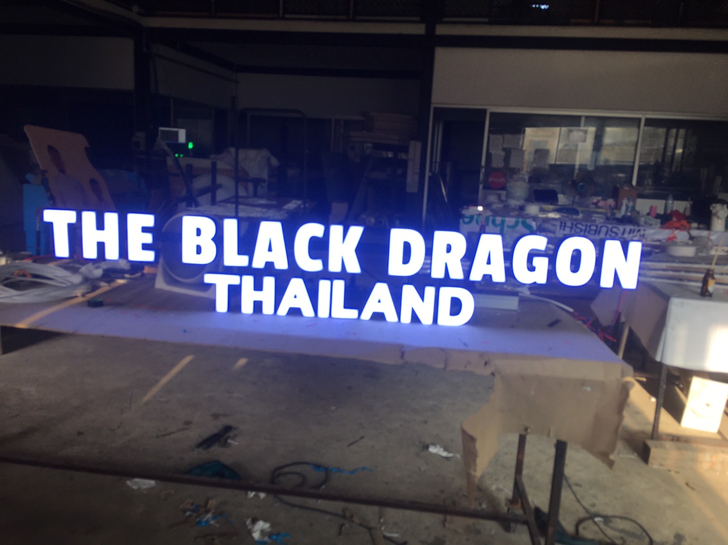 งานป้ายตัวอักษรออกไฟ ไฟออกหน้า ร้านชานมไข่มุก