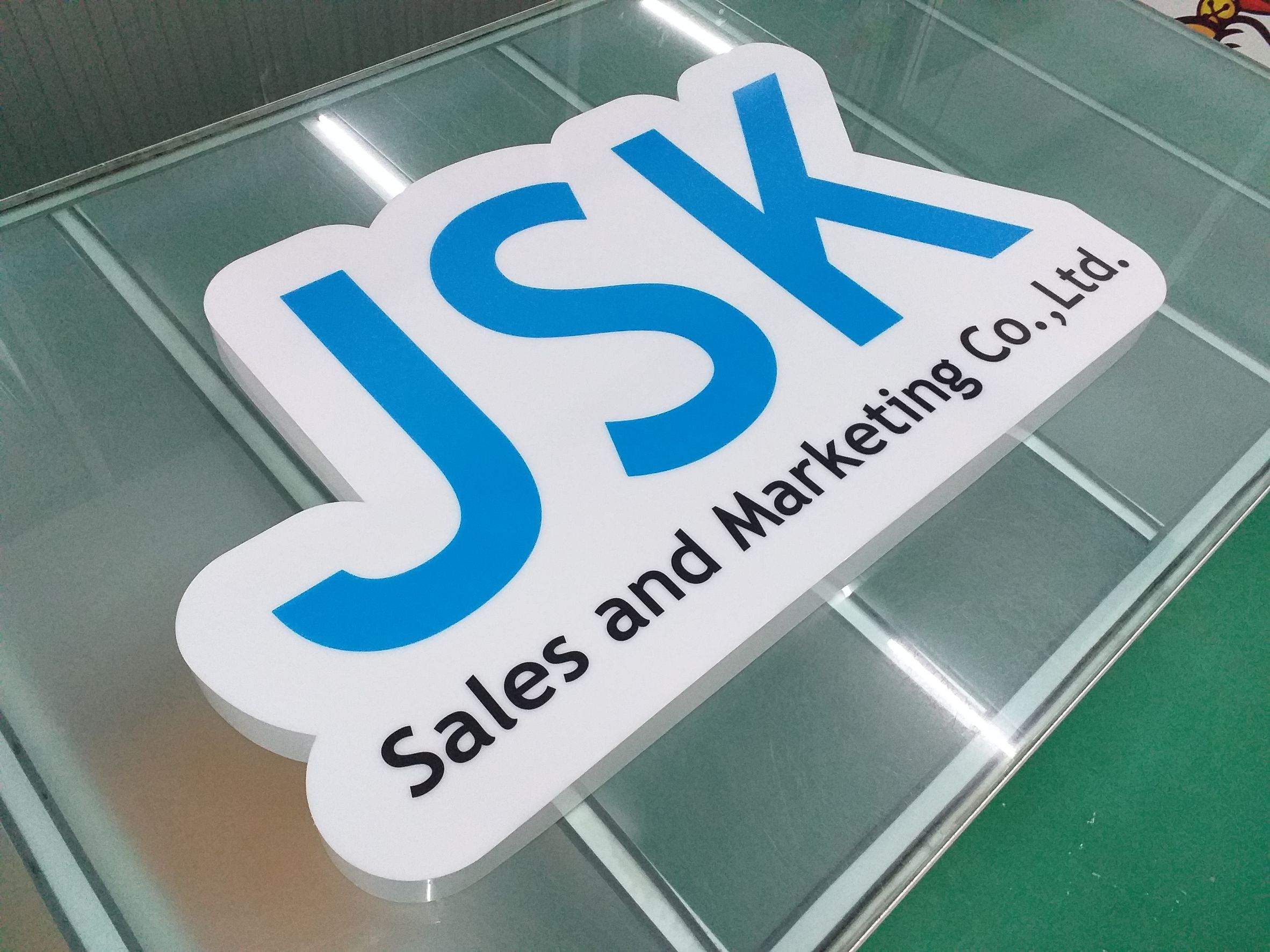ป้ายโลโก้บริษัท ปริ้นท์ลงอะคริลิคไดคัท งานJSK