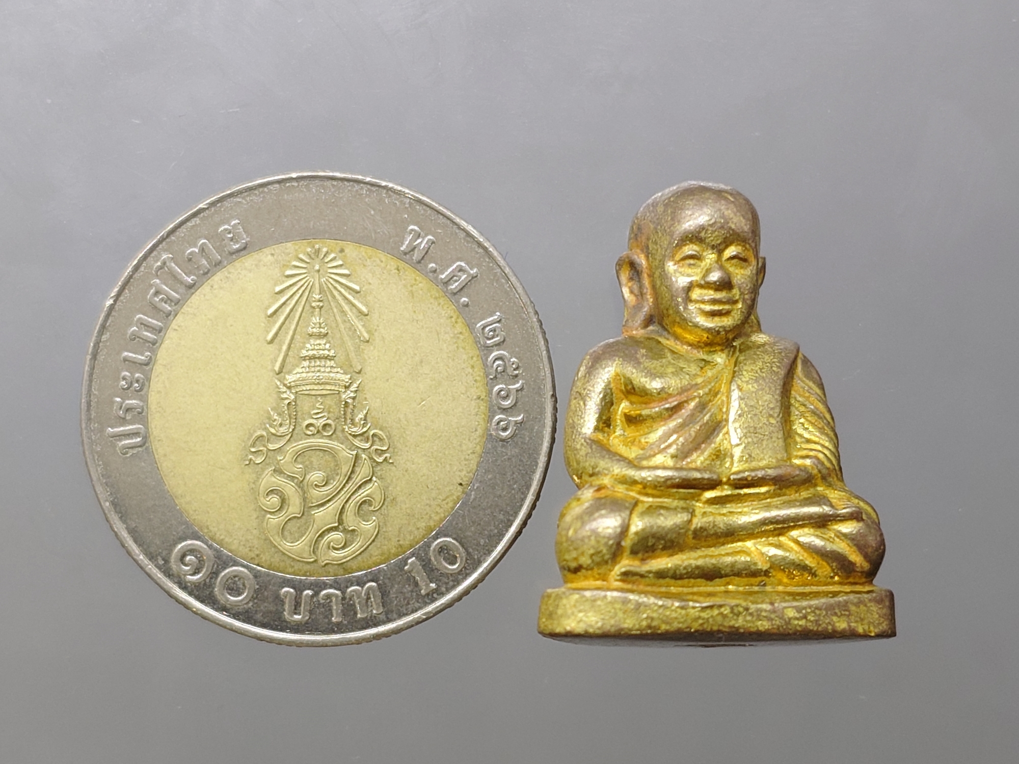 หลวงพ่อเงิน วัดบางคลาน ลอยองค์ เนื้อทองเหลือง รุ่น 91 ปี กรมเสมียนตรา กระทรวงกลาโหม ปี2543 พร้อมกล่องเดิม