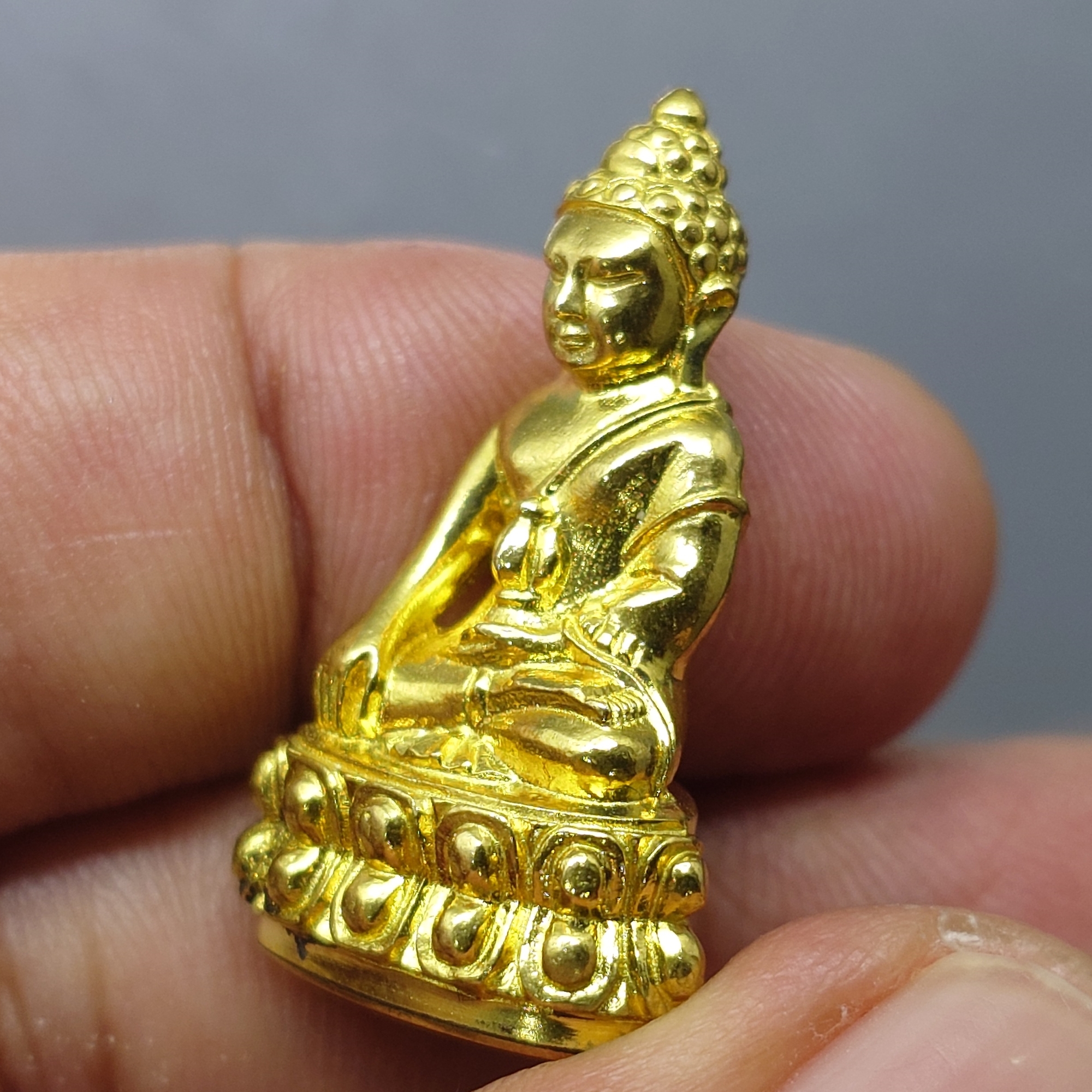 พระกริ่งญาณวเรศ (กริ่งปวเรศน้อย) ฐานบรรจุพระเกศาและจีวร เนื้อทองฝาบาตร พิมพ์ใหญ่ สมเด็จพระญาณสังวรฯ ทรงเจริญพรรษา 100 ปี วัดบวรนิเวศวิหาร ปี2556 พร้อมใบรับรอง