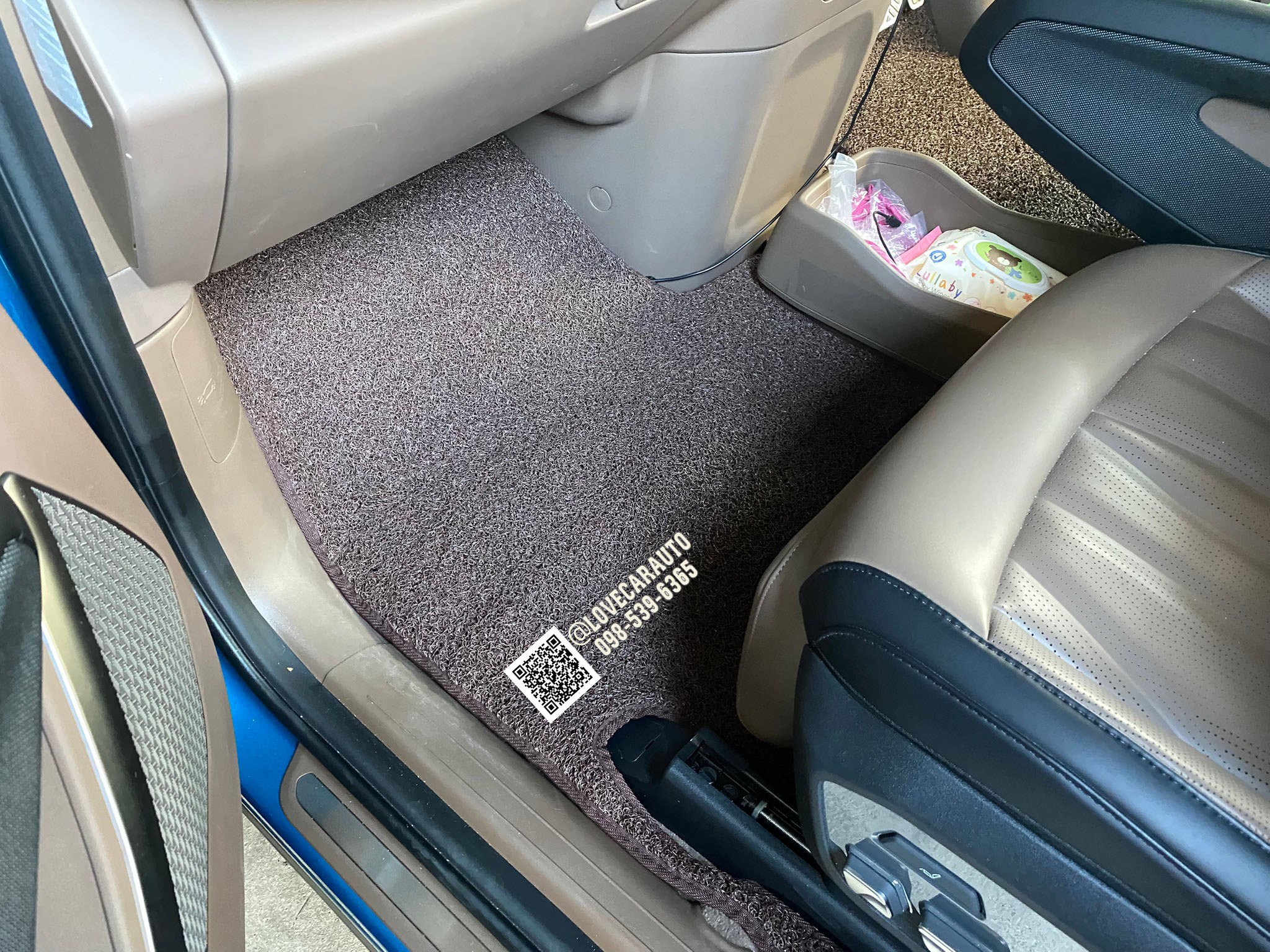 พรมดักฝุ่นรถยนต์ Kia EV9 ไวนิลสีน้ำตาล