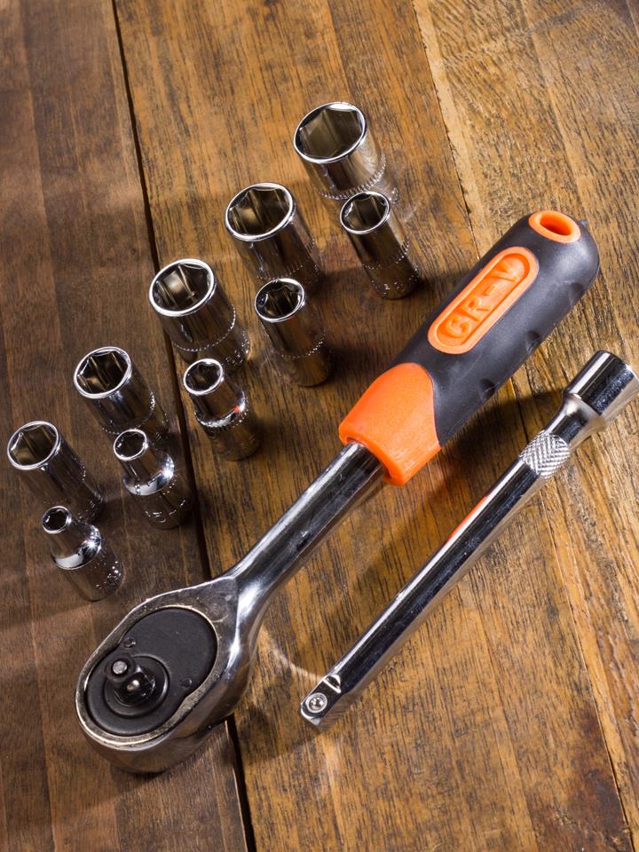 รหัสสินค้า 096 ชุดเครื่องมือประแจและบล็อก 12 ชิ้น