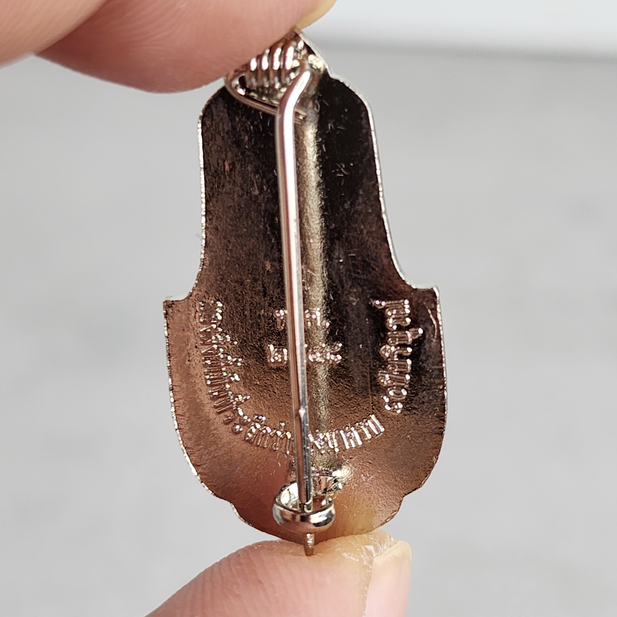 เข็มกลัด เข็มที่ระลึก เจ้าฟ้าเพชรรัตน์ฯ ครบ 80 พรรษา พ.ศ. 2548 พร้อมกล่องเดิมๆ