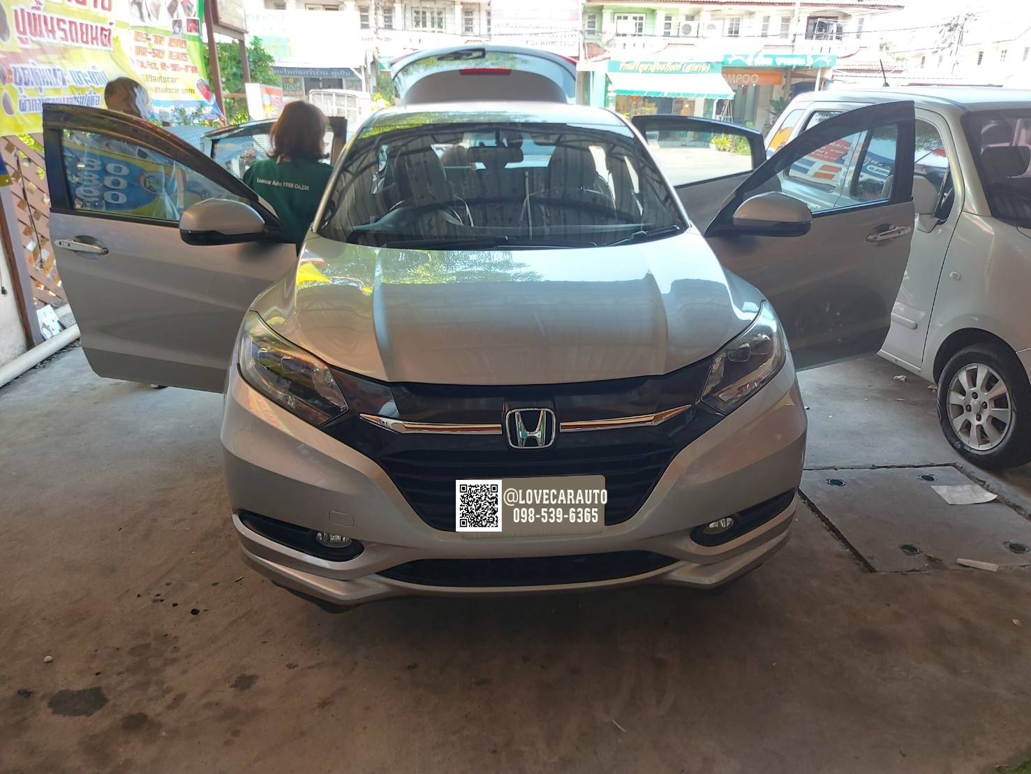 พรมปูพื้นรถยนต์ 6D VVIP Honda HRV 2019 สีน้ำเงินด้ายคู่สีทอง