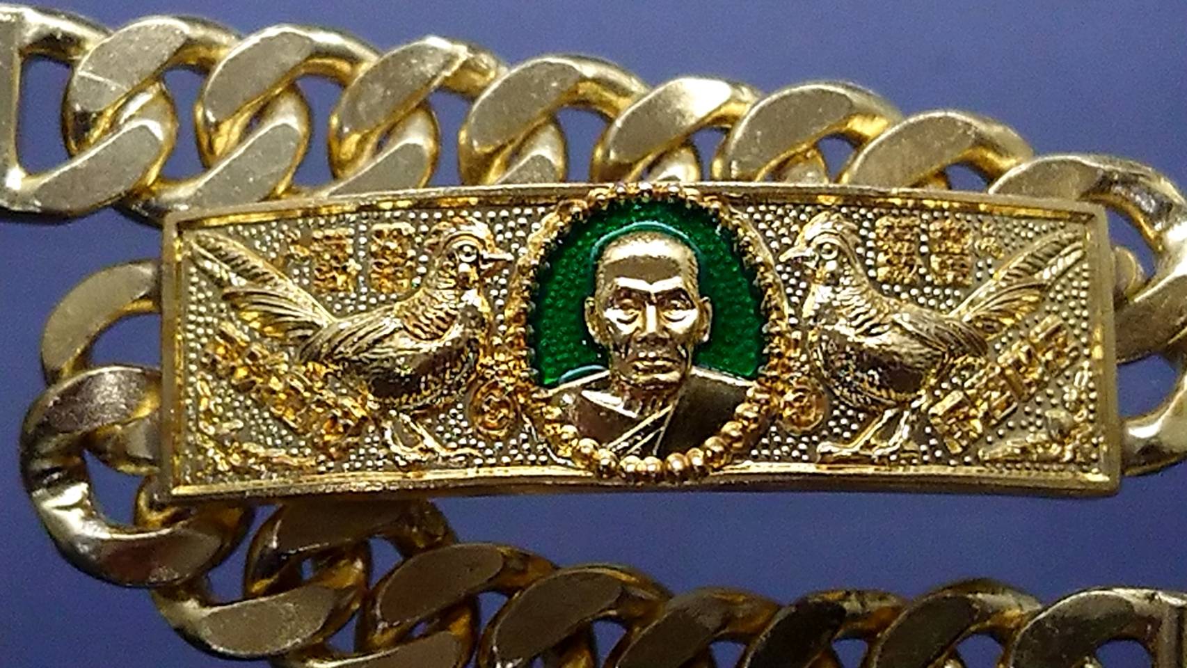 เลสรุ่นรวยพันล้าน ขนาด 4 บาท เนื้อทองทิพย์ ลงยาในเขียว หลวงพ่อพัฒน์ วัดห้วยด้วน โคท 96