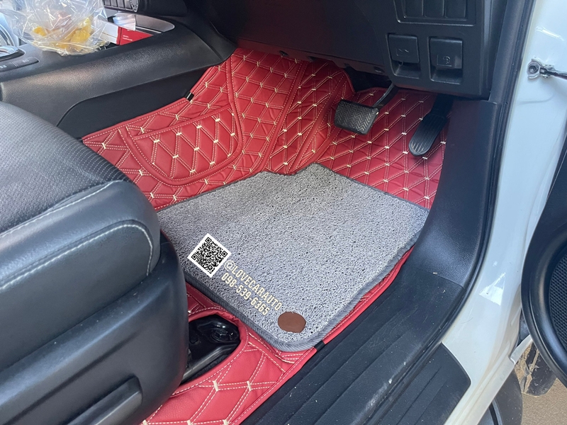 พรมปูพื้นรถยนต์ 7D Toyota Revo 4 Door vvip ด้ายคู่สีแดงไวน์ +ไวนิลเทา