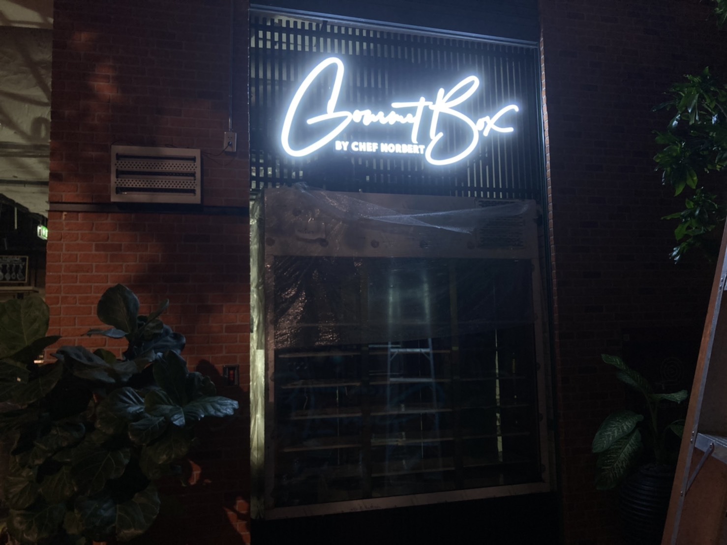 ป้ายไฟร้านอาหารแอลอีดี ป้ายตัวอักษรไฟออกหน้า งานGourmet Box
