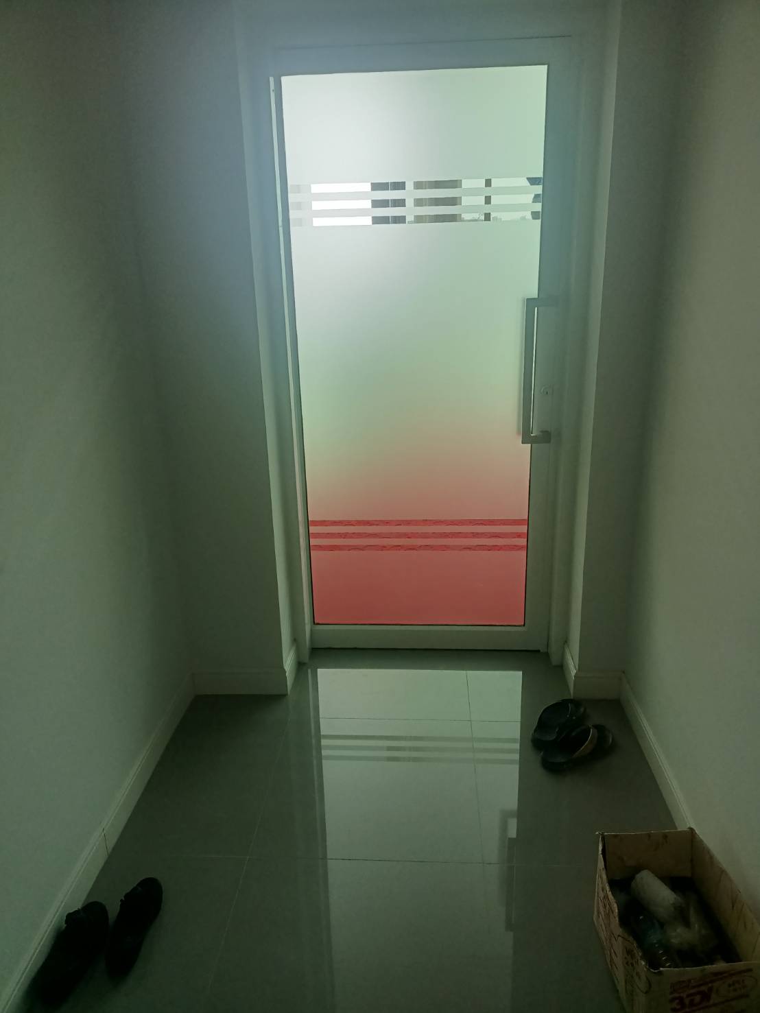 งานตัดสติกเกอร์ฝ้าติดกระจกสำนักงาน ติดสติกเกอร์ฝ้าออฟฟิศ งานพิมพ์สติกเกอร์ฝ้า