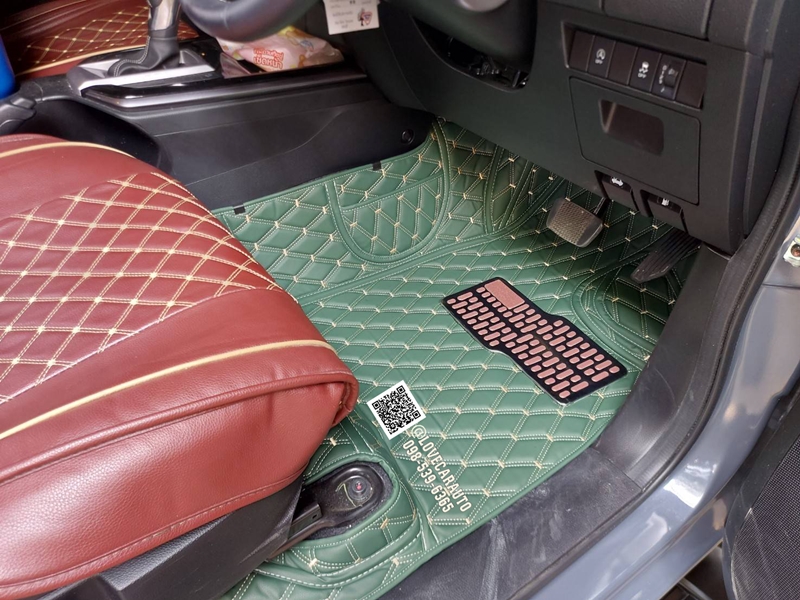 พรมปูพื้นรถยนต์ Isuzu D-Max 4 ประตู 2023 สีเขียวด้ายทอง