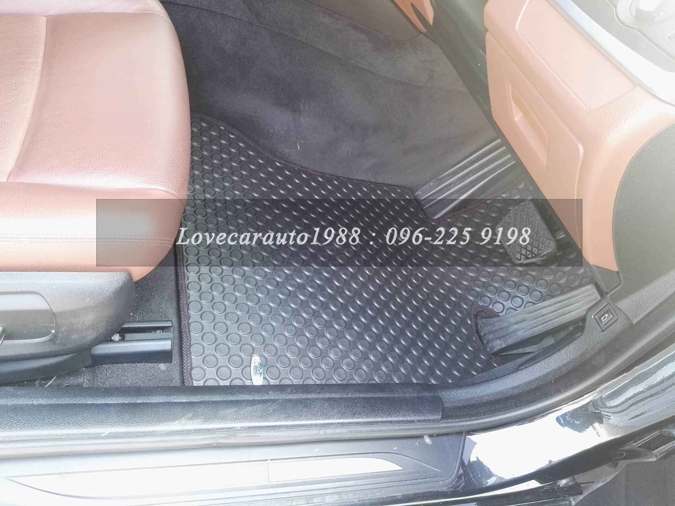 ผ้ายางปูพื้นรถ BMW F10 ลายกระดุมสีดำ