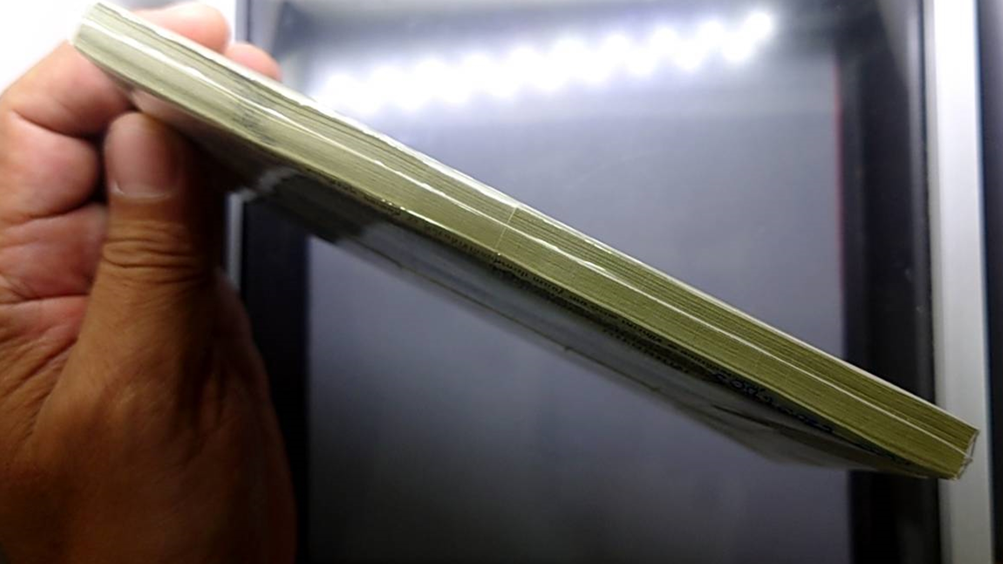 ธนบัตรยกแหนบ 100 ใบ เรียงเลข ธนบัตรที่ระลึก 100 บาท ครบรอบ 100 ปี ธนบัตรไทย ปี2545 ไม่ผ่านใช้