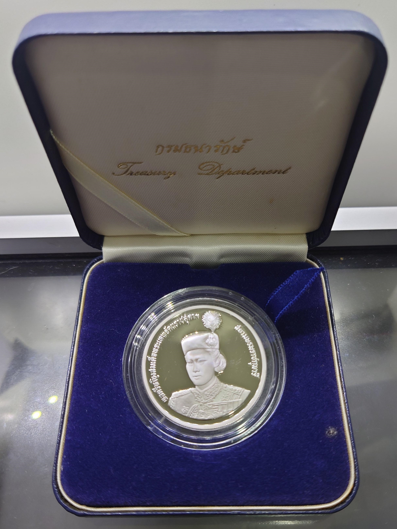 เหรียญเงินขัดเงา 600 บาท ที่ระลึก 36 พรรษา สมเด็จพระเทพรัตนราชสุดาๆ 2534 พร้อมกล่องหนัง สภาพสวย
