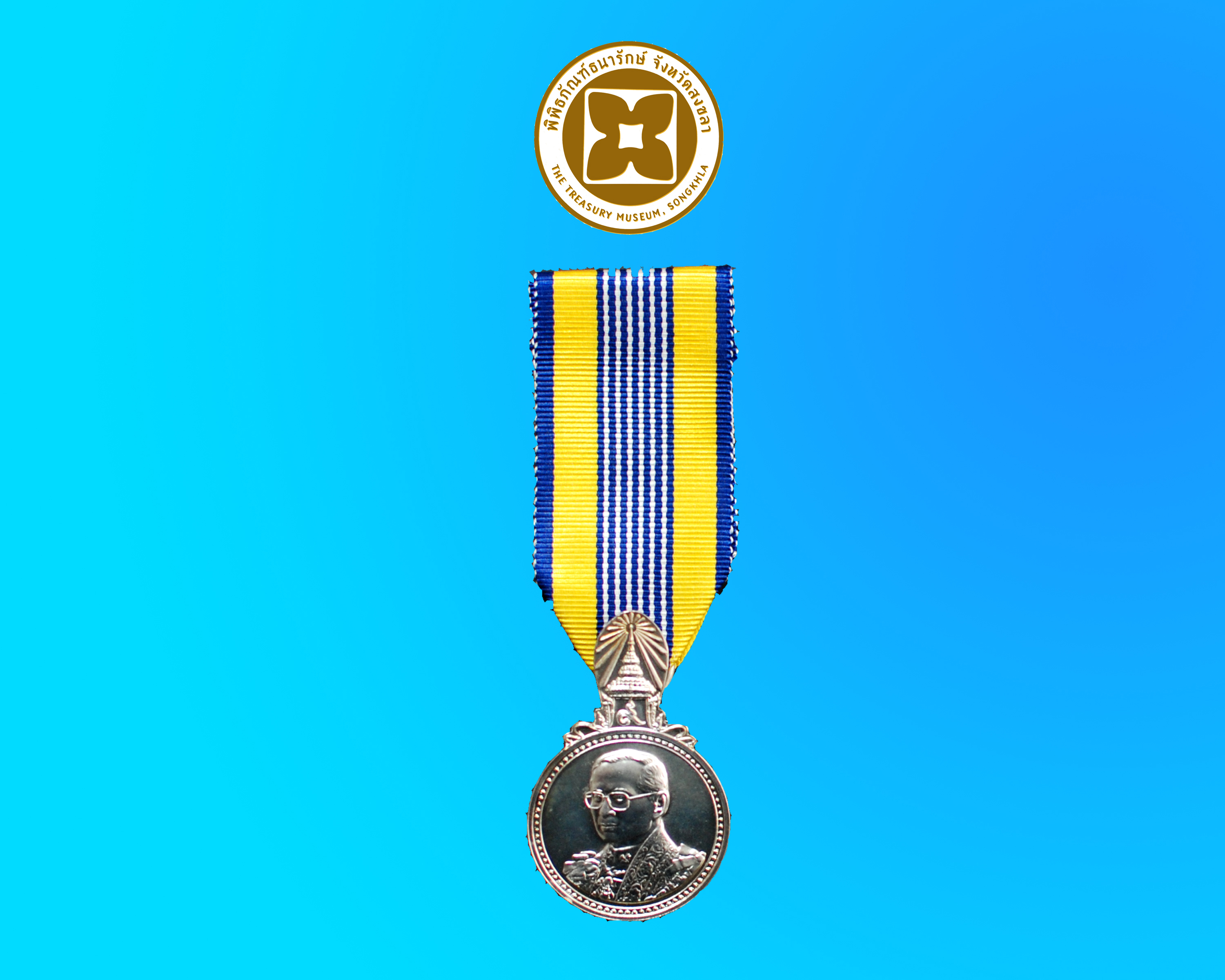 เหรียญที่ระลึกประดับแพรแถบ 7 รอบ 5 ธันวาคม 2554 (บุรุษ)