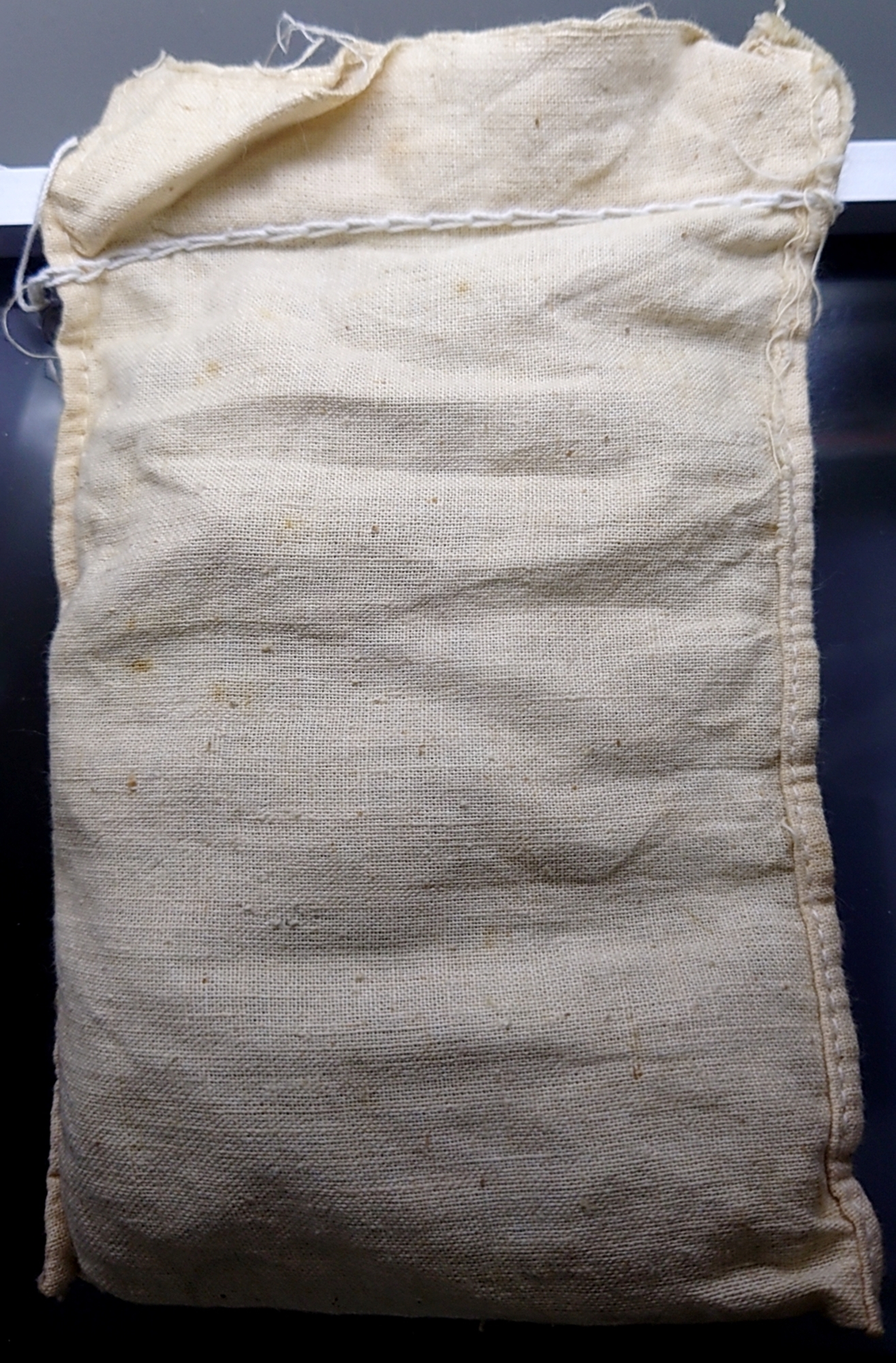 เหรียญยกถุง (100 เหรียญ) เหรียญ 2 บาท ที่ระลึกเฉลิมพระชนมพรรษา 5 รอบ สมเด็จพระนางเจ้าสิริกิติ์ พระบรมราชินีนาถ พ.ศ.2535 ไม่ผ่านใช้