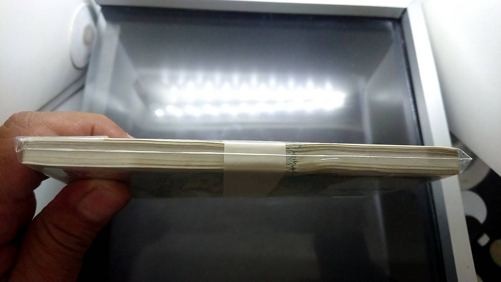 ธนบัตรยกแหนบ 100 ใบ ไม่เรียงเลข (เรียงบางส่วน) ธนบัตร 20 บาทแบบ 11 สภาพขาว สวย