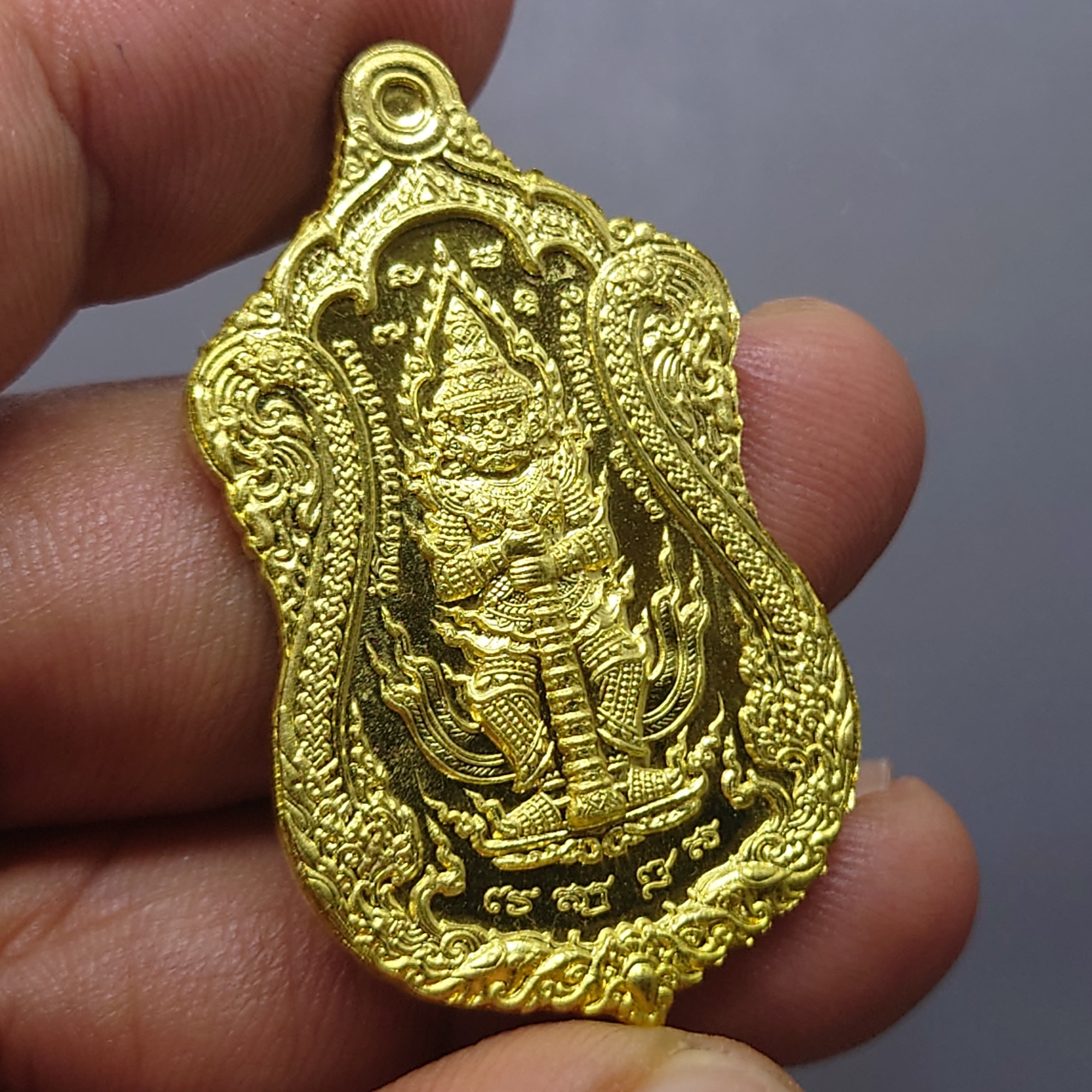 เหรียญหลวงพ่อโสธร หลังท้าวเวสสุวรรณ รุ่นประทารพร เนื้อทองทิพย์ ลงยาขอบ จัดสร้างโดย มูลนิธิมิราเคิล ออฟไลฟ์ พ.ศ.2563