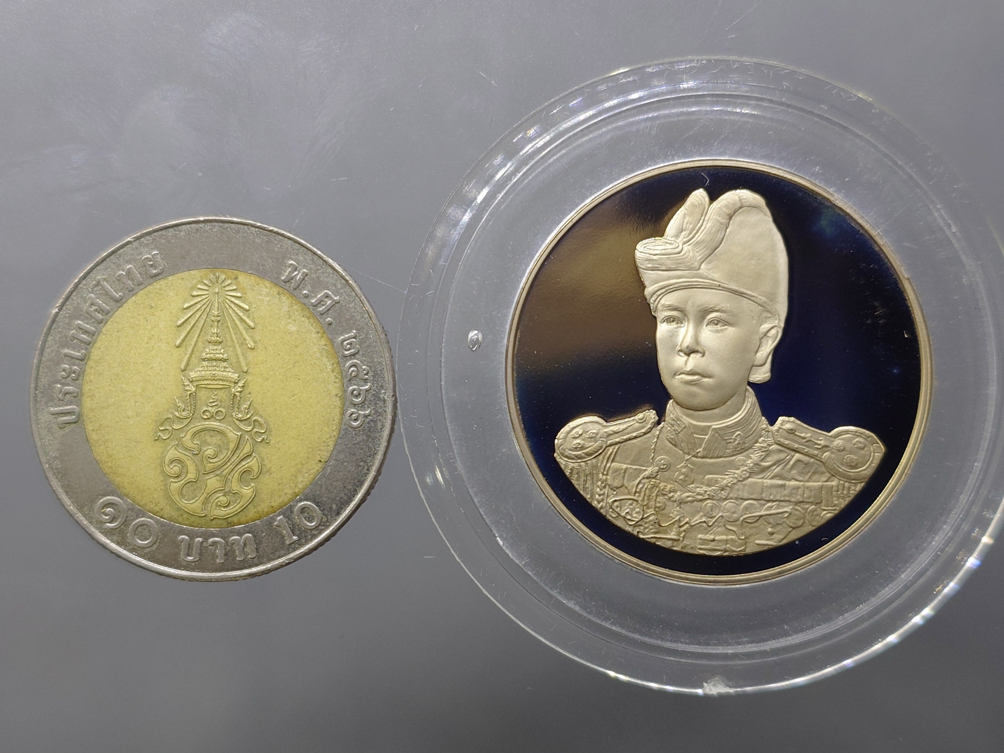 เหรียญกรมหลวงชุมพร นิกเกิลขัดเงา ที่ระลึกสร้างพระอนุสาวรีย์ ณ เมืองพัทยา กองทัพเรือจัดสร้าง ปี 2538 พิธีใหญ่ พร้อมกล่องเดิมๆ