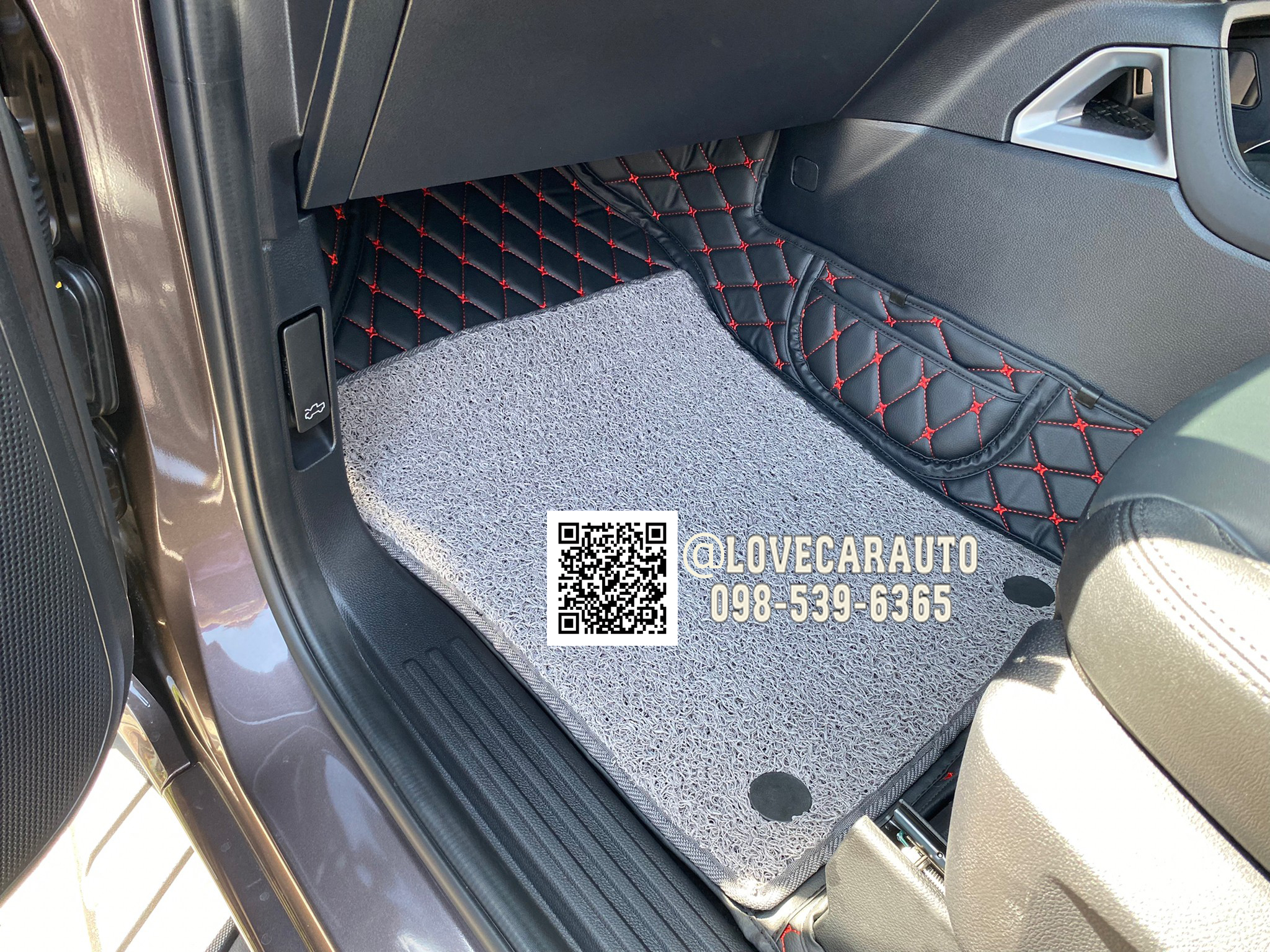 พรมปูพื้นรถยนต์ พรม7D Ford Everest Titanium 2022 สีดำด้ายแดง +ไวนิลเทา