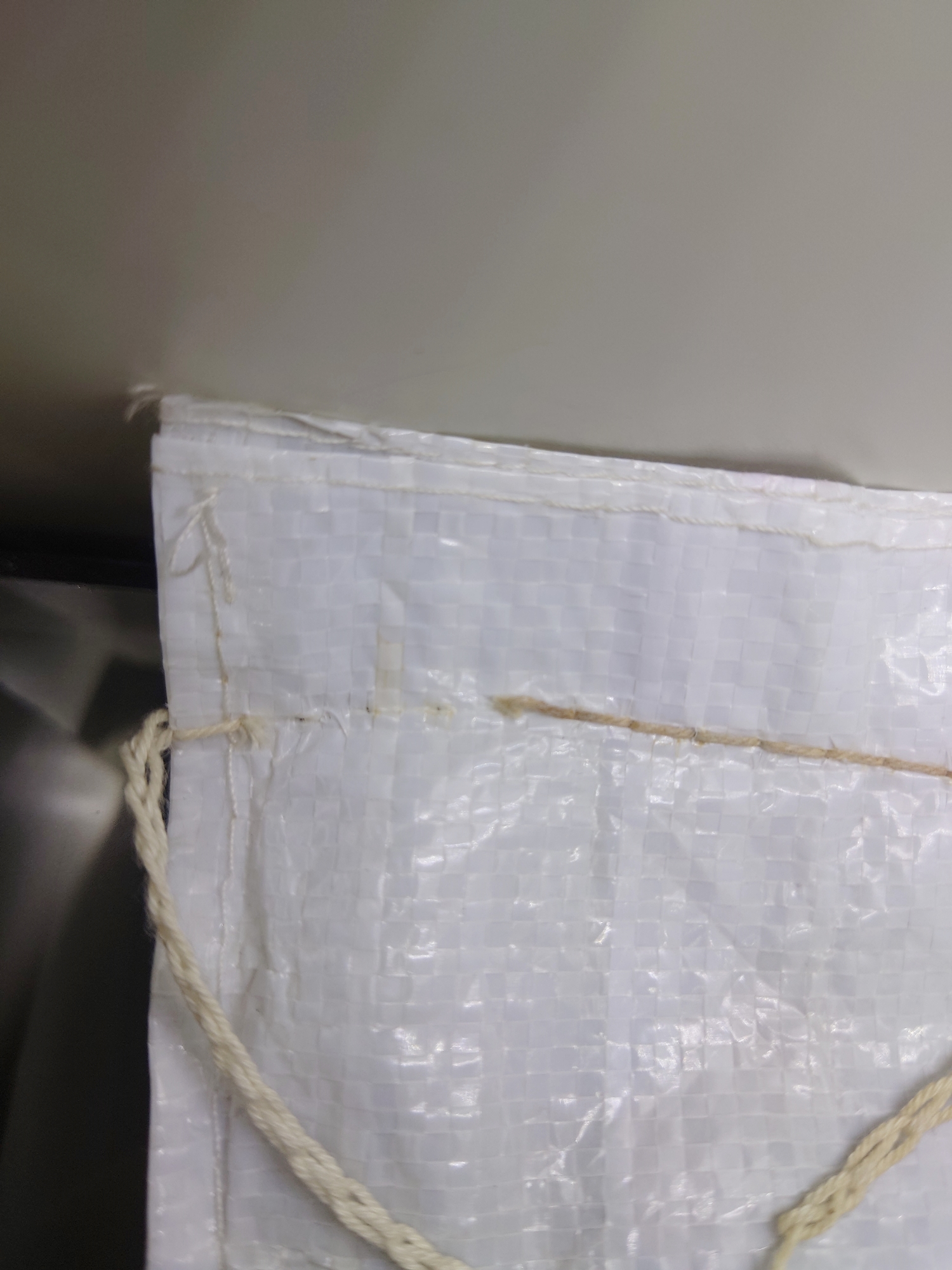 เหรียญยกถุง (400 เหรียญ) เหรียญหมุนเวียน 25 สตางค์ อลูมิเนียมบรอนซ์ ปี พ.ศ.2548 ไม่ผ่านใช้