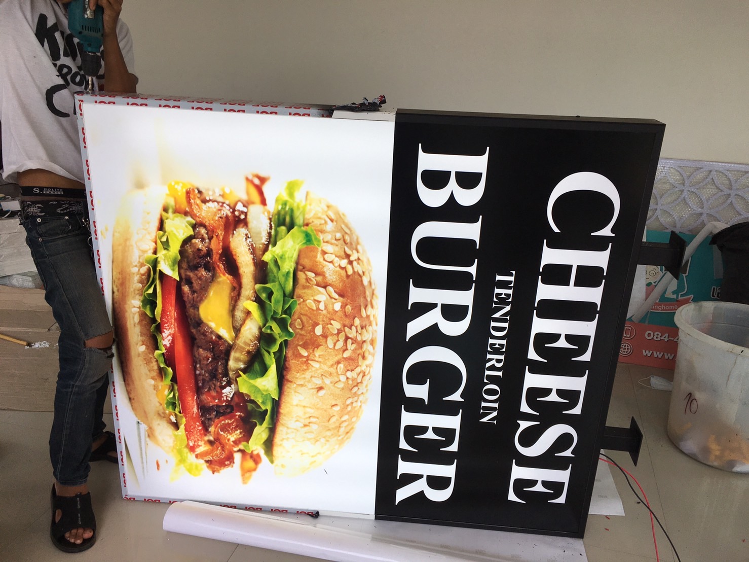ป้ายกล่องไฟแอลอีดีขอบอลูมิเนียม งานCHEESE BURGER TENDERLOIN