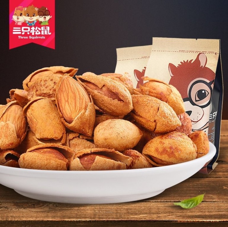 อัลมอนด์อบทั้งเปลือก ตรากระรอก 三只松鼠 (235 g)