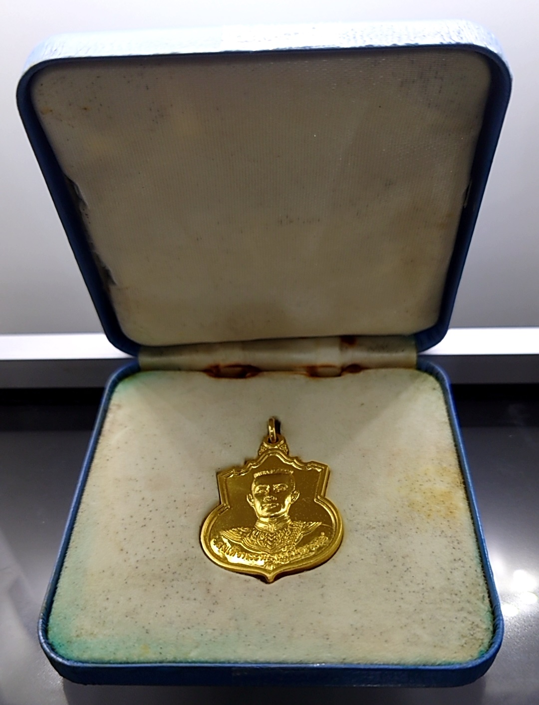 เหรียญทองคำ(หนัก 20 กรัม) ที่ระลึกพระนเรศวรมหาราช หลังพระนามาภิไธย สก รุ่นสู้ พร้อมกล่องเดิม ปี2548