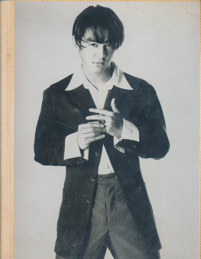 สมุดภาพสะสมในเล่มเป็นภาพของคุณ มอส ปฎิภาณ และ อ้อม สุนิสา