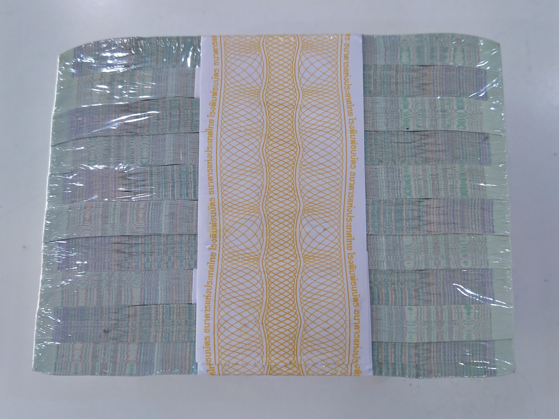 ธนบัตรยกแหนบ 100 ใบ เรียงเลข ธนบัตร 20 บาท แบบ 15 รัชกาลที่9 ไม่ผ่านใช้ สภาพสวย