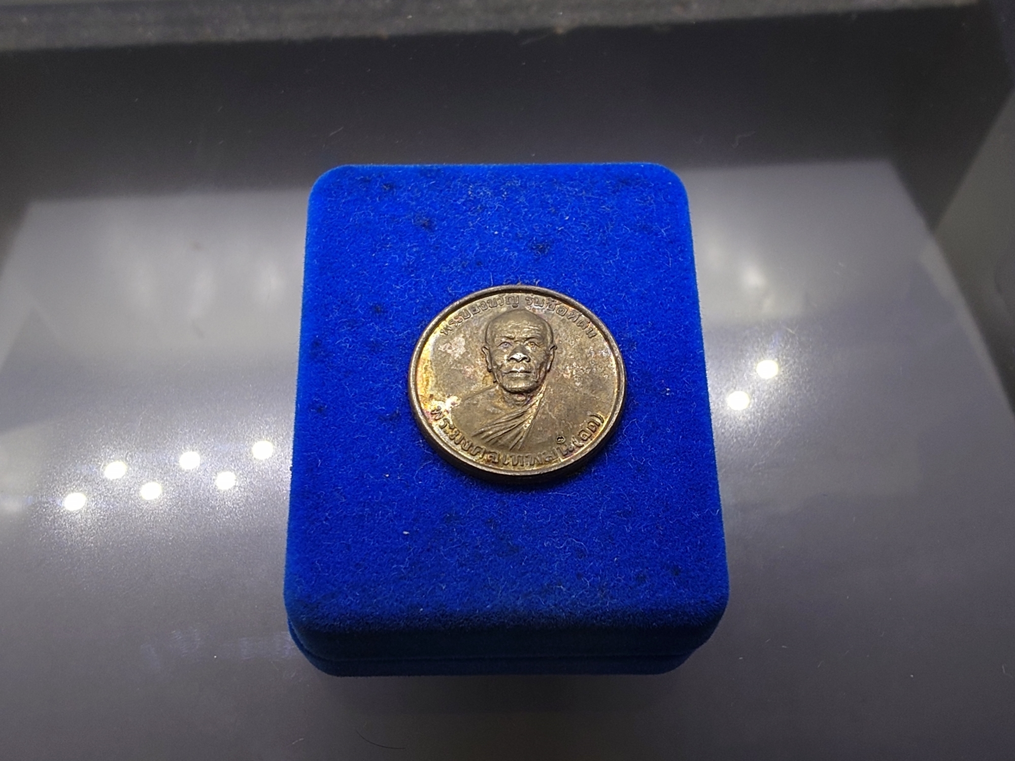 พระของขวัญ วัดปากน้ำ รุ่นซื้อที่ดินถวาย ปี2534 เนื้อเงิน พิมพ์มหาปฐพี พร้อมกล่องเดิม