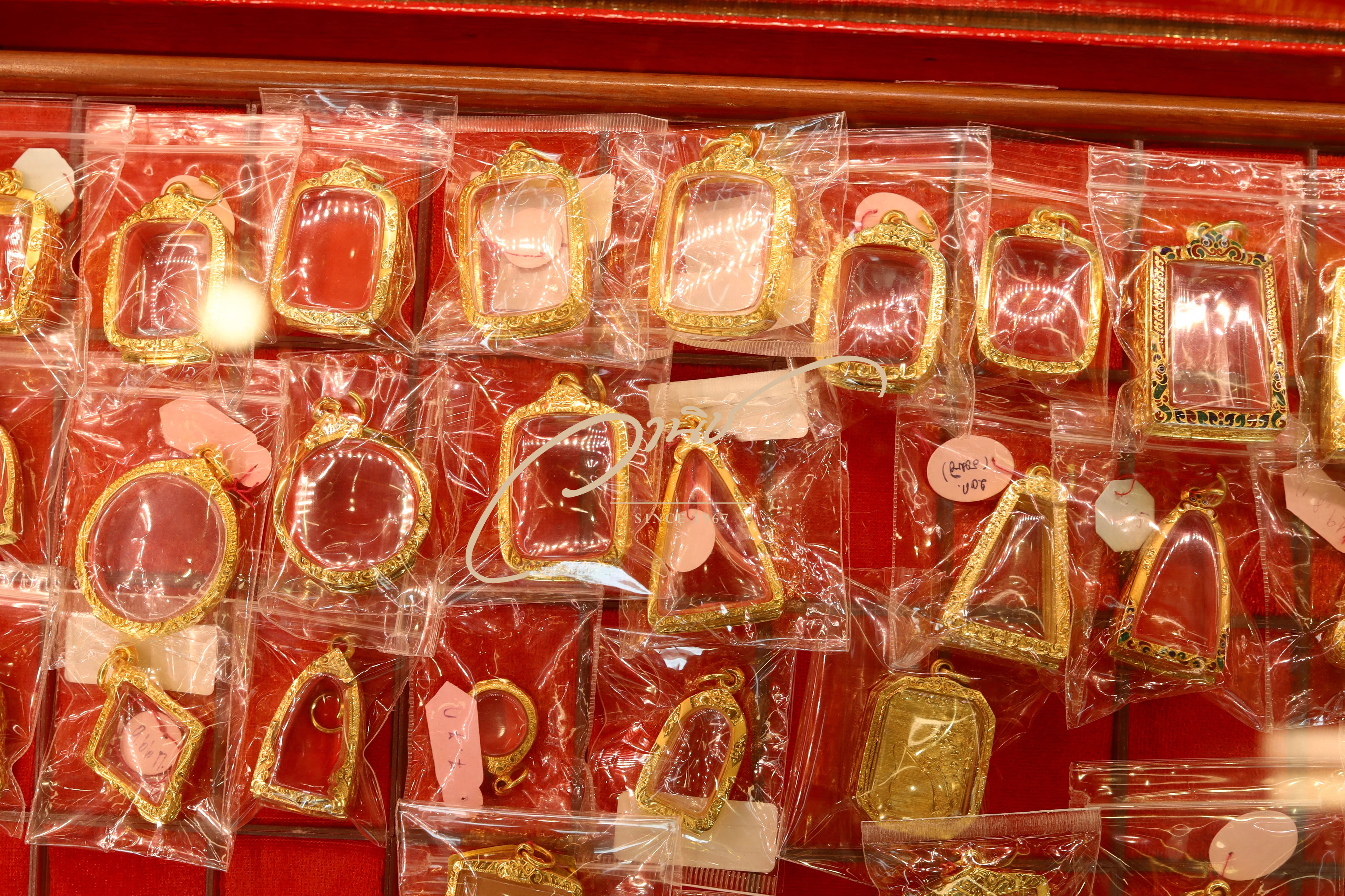 ร้านเลี่ยมพระในอยุธยา รับเลี่ยมพระกันน้ำ รอรับได้เลย ร้านอยู่ในตัวเมืองอยุธยา (ห้างทองทองดี)