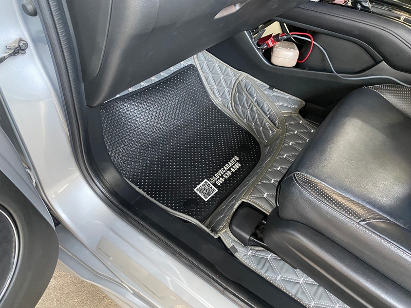 พรมปูพื้นรถยนต์ 7D Honda HRV 2018 สีเทา + กระดุมเล็กดำ